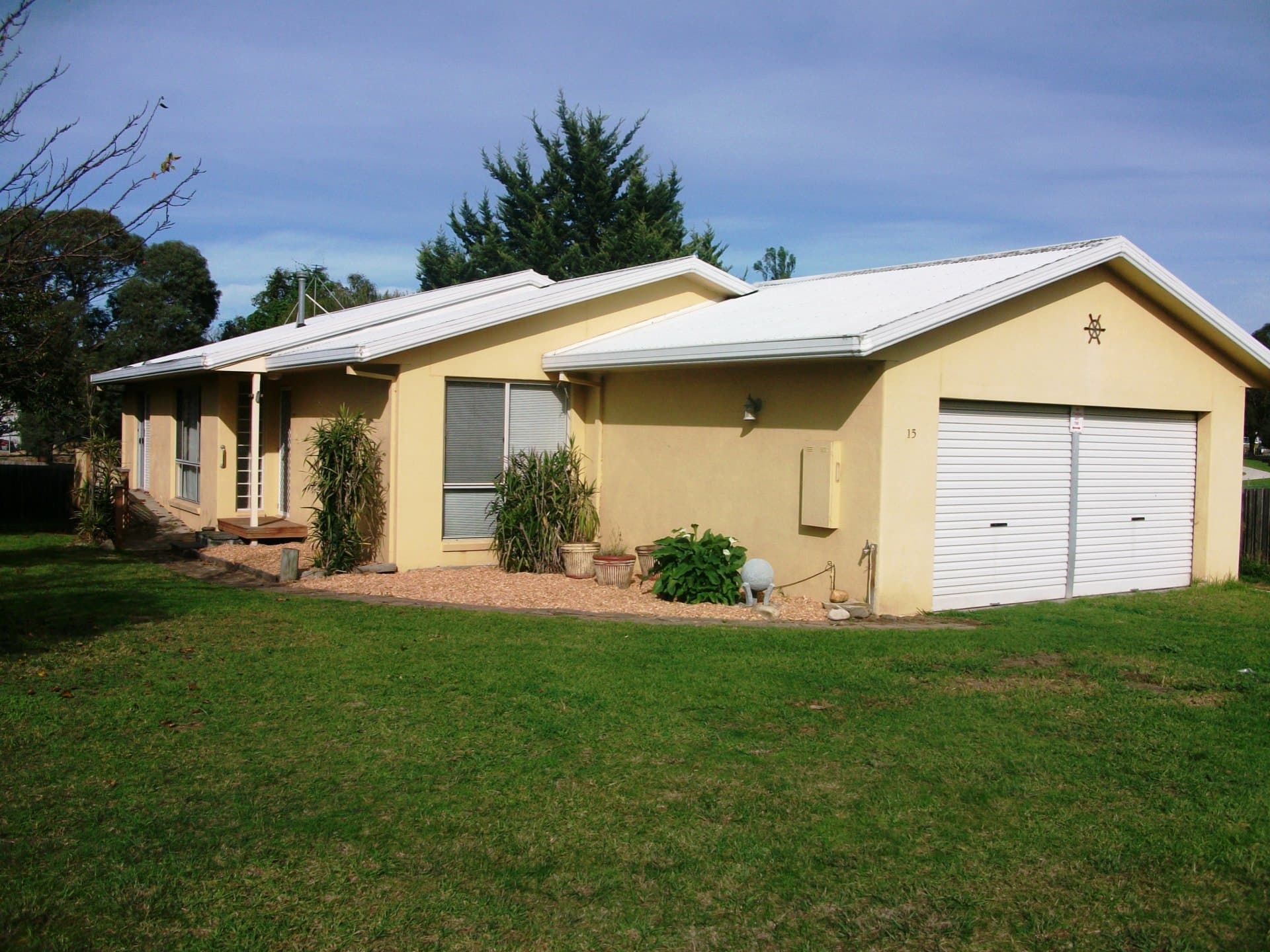 15 Harnham Drive, Bairnsdale, Bairnsdale - Thumbnail 2