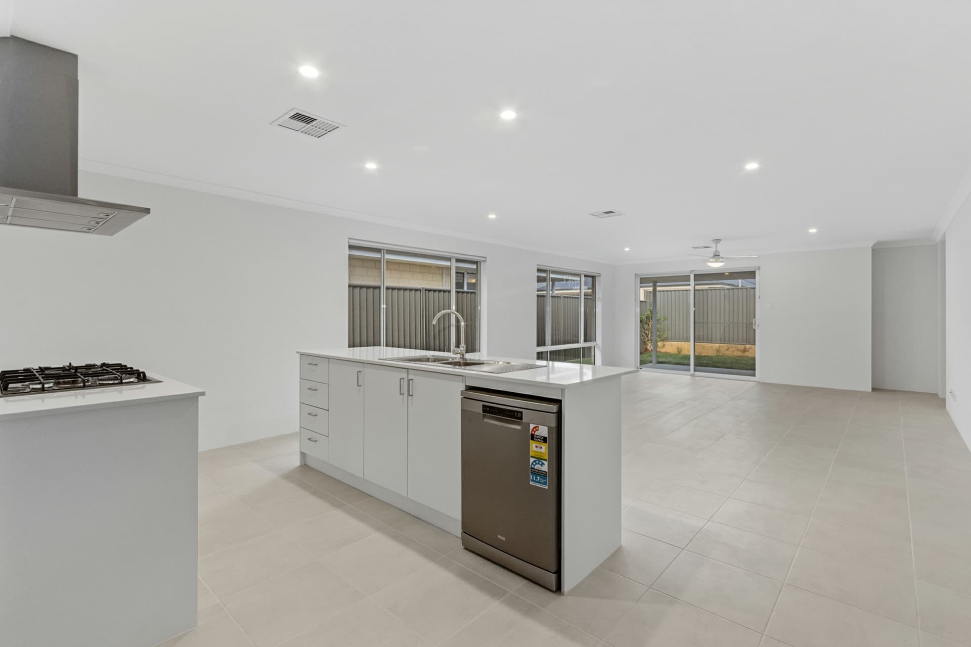 15 Hidcote Approach Baldivis WA, Baldivis - Thumbnail 5