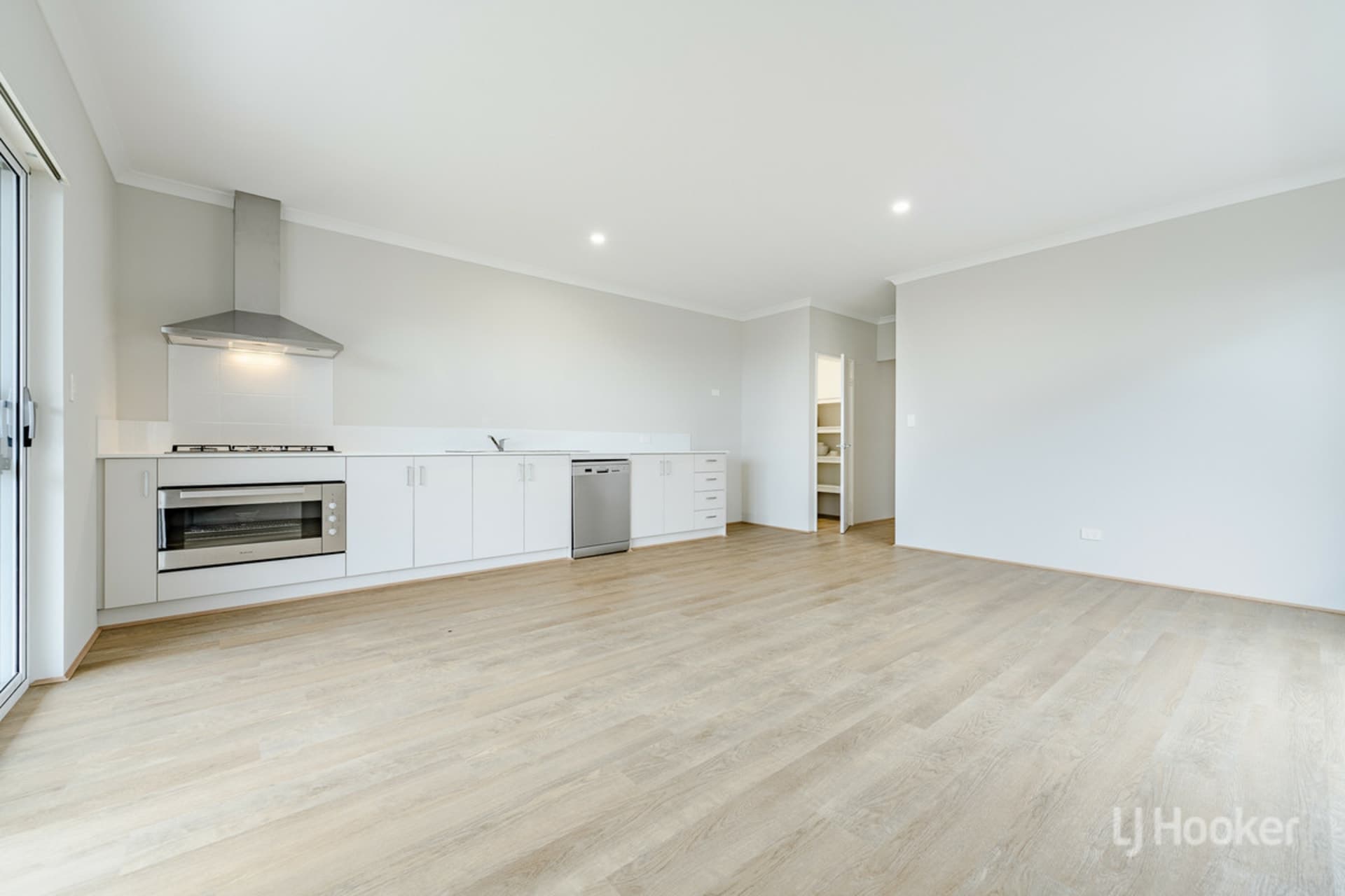 16 Burnished Drive Baldivis WA, Baldivis - Thumbnail 4