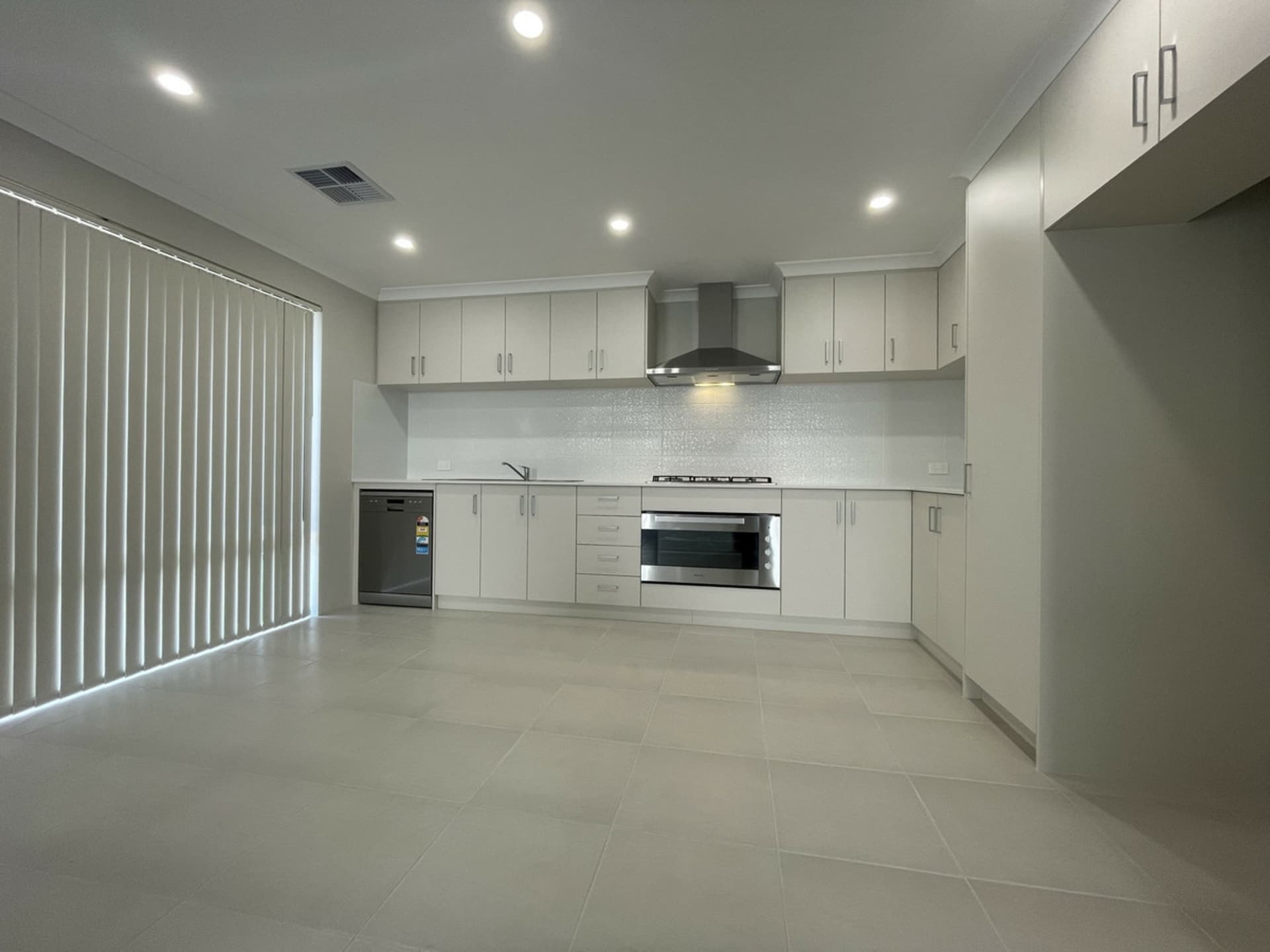 19 Sierra Parade Baldivis WA, Baldivis - Thumbnail 4