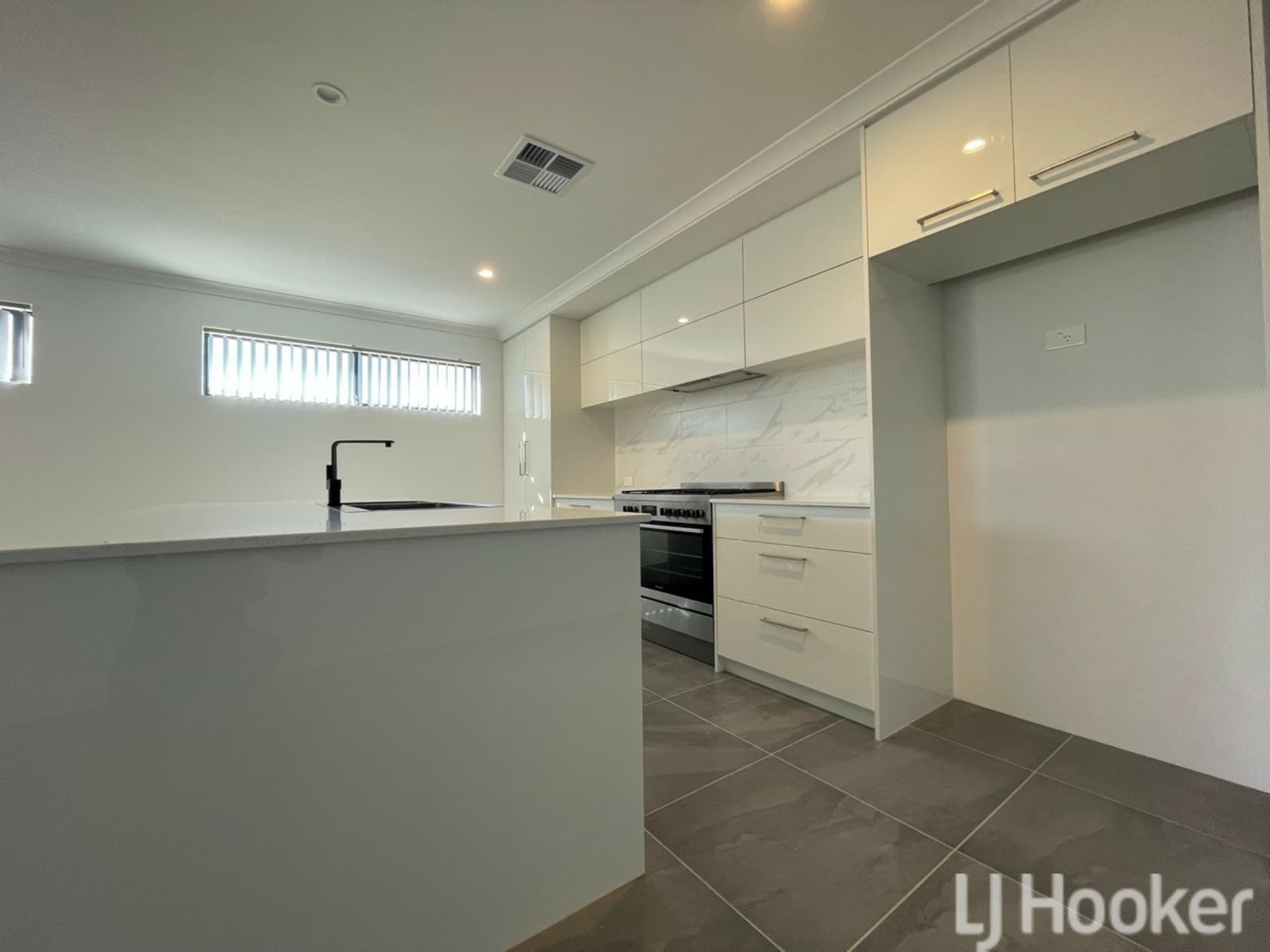 17 Karijini Crescent Baldivis WA, Baldivis - Thumbnail 2