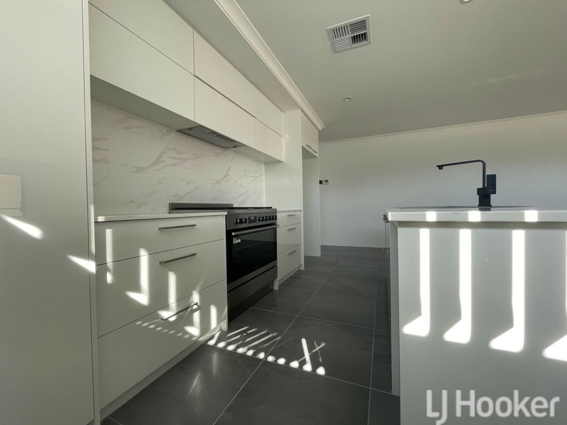 17 Karijini Crescent Baldivis WA, Baldivis - Thumbnail 3