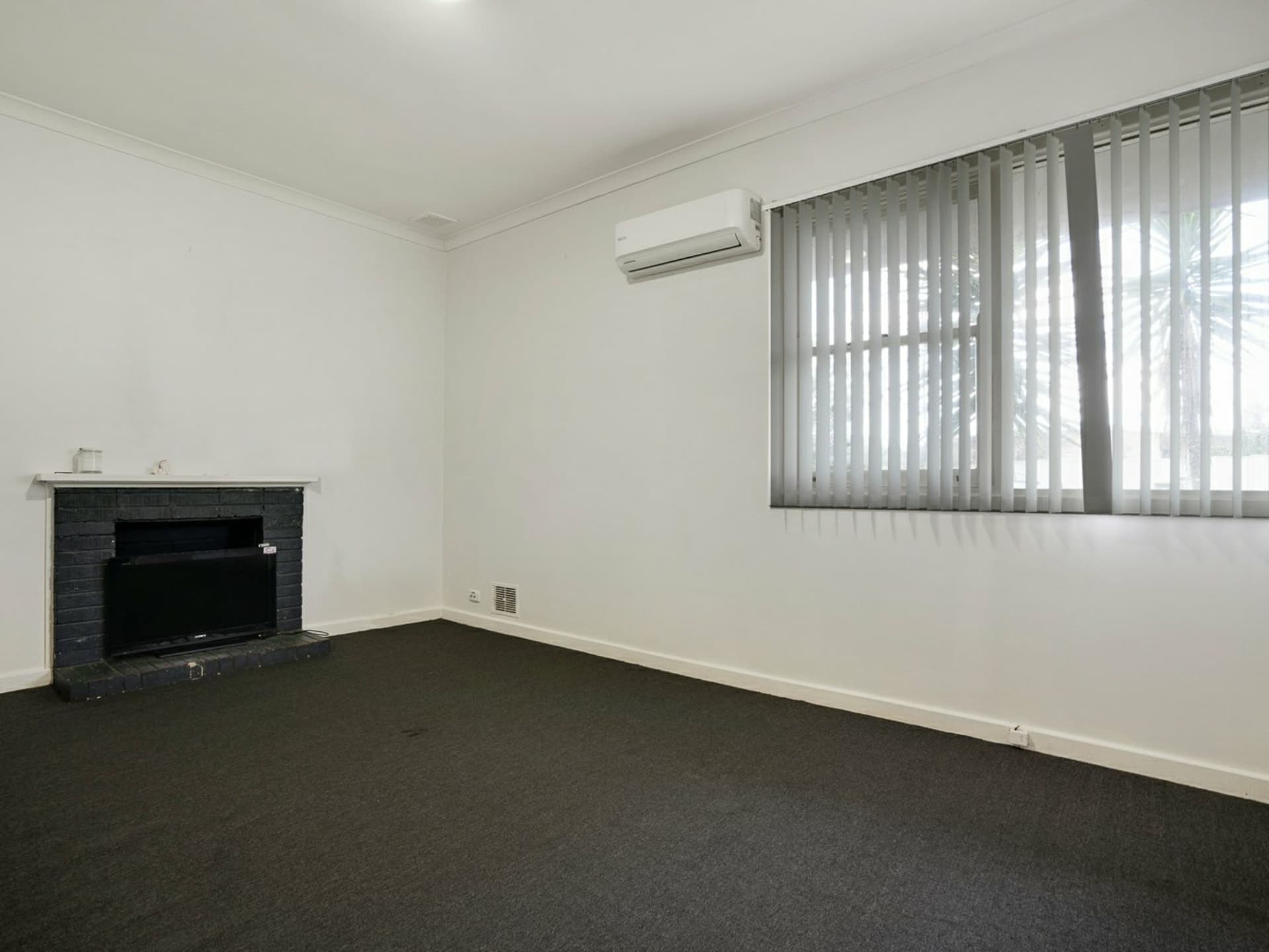 49 Wittering Cr Balga WA, Balga - Thumbnail 4