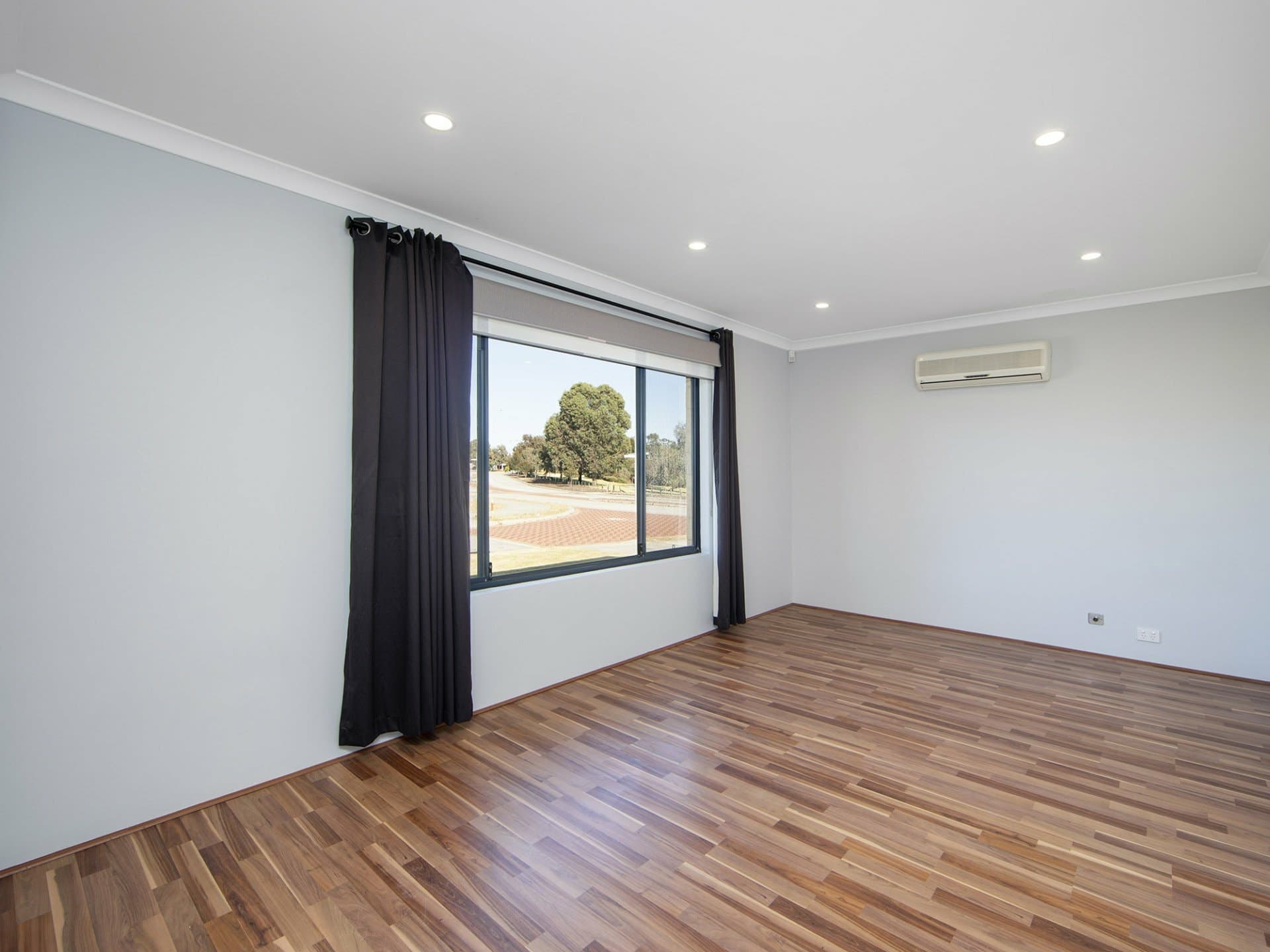 25 Kurrajong Boulevard, Banksia Grove, Banksia Grove - Thumbnail 3