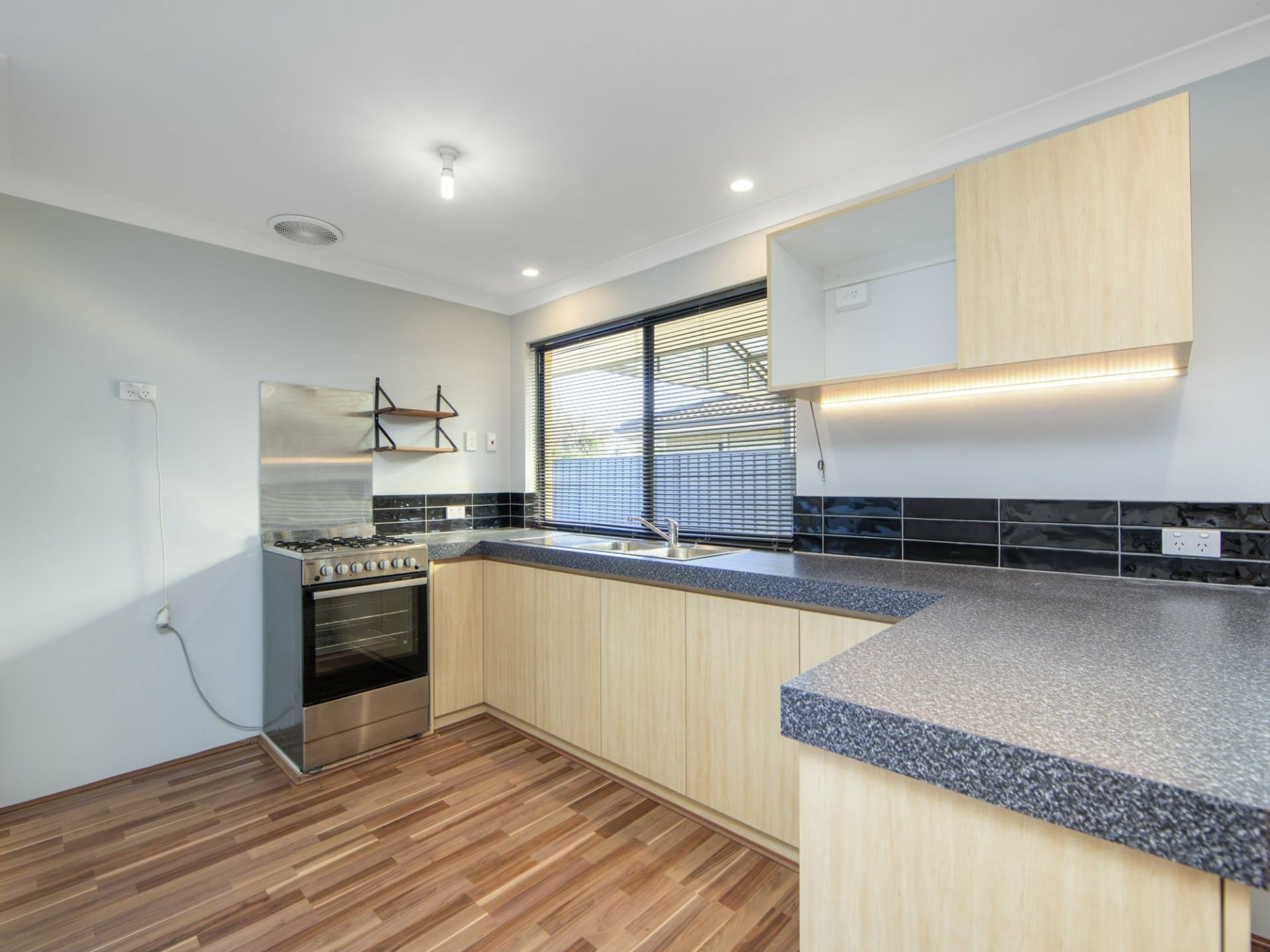 25 Kurrajong Boulevard, Banksia Grove, Banksia Grove - Thumbnail 8