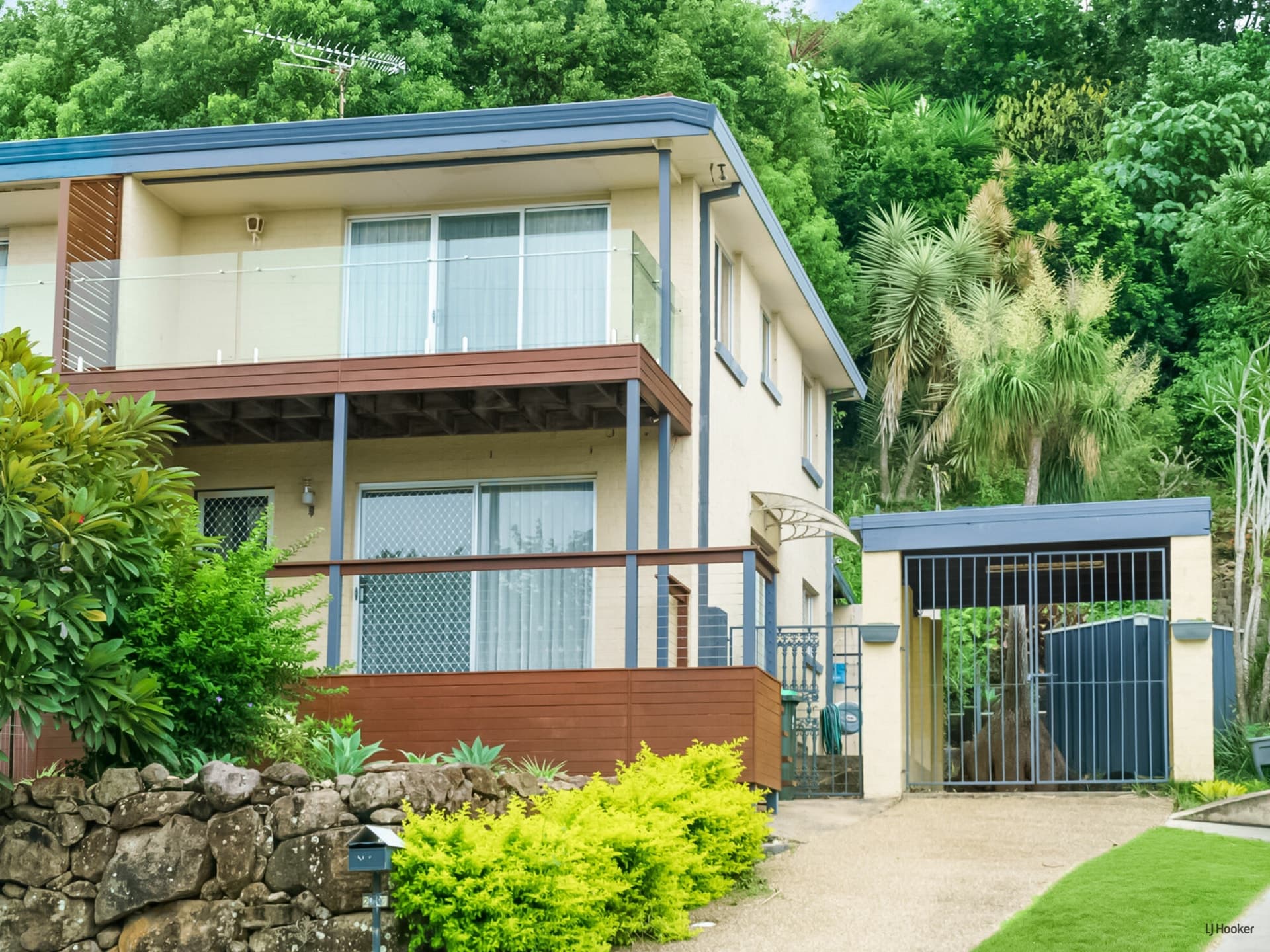 2/37 Bimbadeen Avenue Banora Point NSW, Banora Point - Thumbnail 2