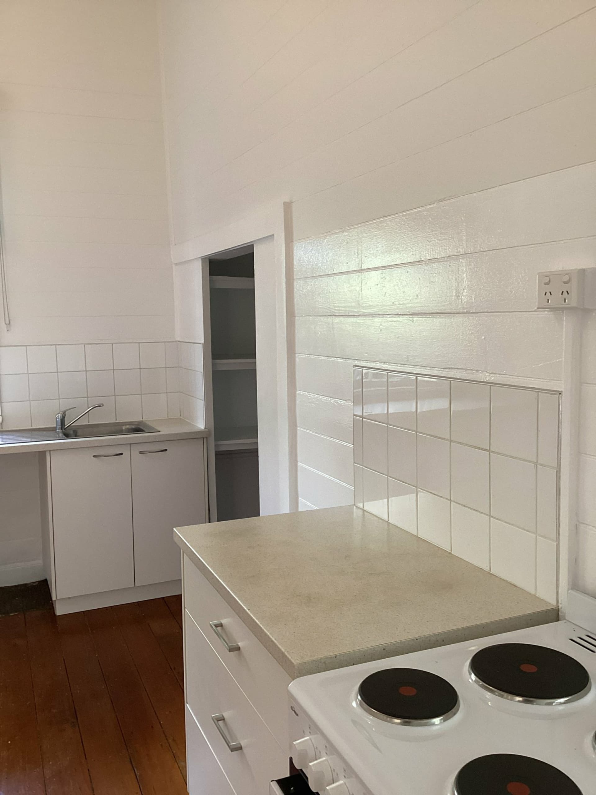 2 Bishop Road Beachmere QLD, Beachmere - Thumbnail 8