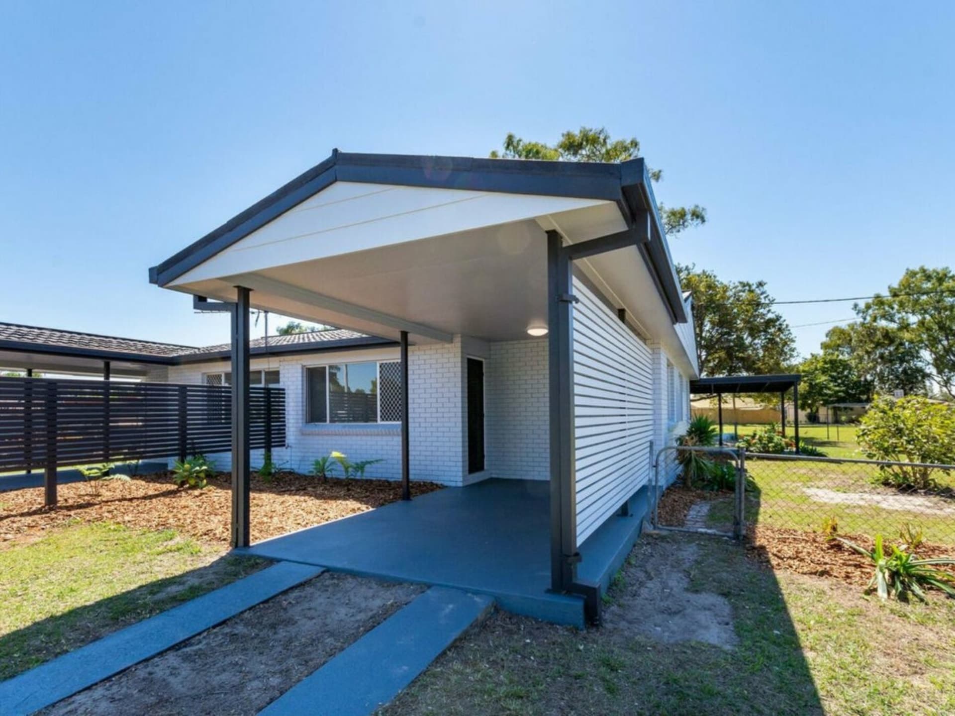 2/1 Bryant Street Beachmere QLD, Beachmere - Thumbnail 2