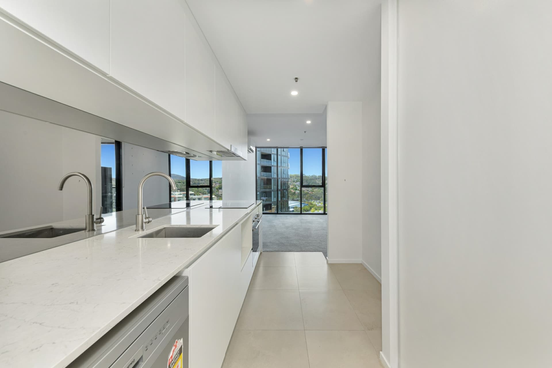 1110/3 Grazier Lane, Belconnen, Belconnen - Thumbnail 3