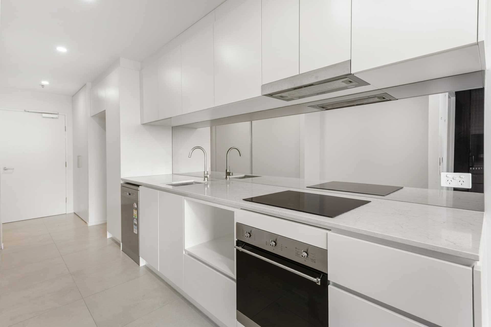 1110/3 Grazier Lane, Belconnen, Belconnen - Thumbnail 5