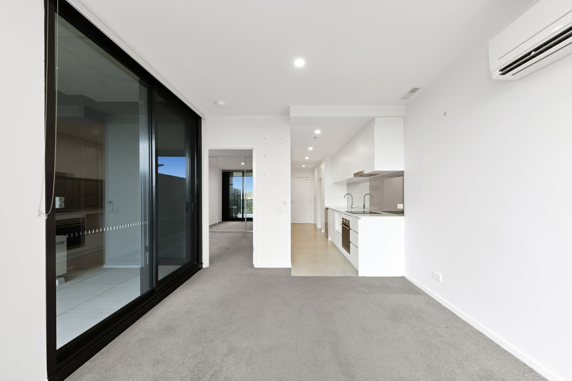 1110/3 Grazier Lane, Belconnen, Belconnen - Thumbnail 6