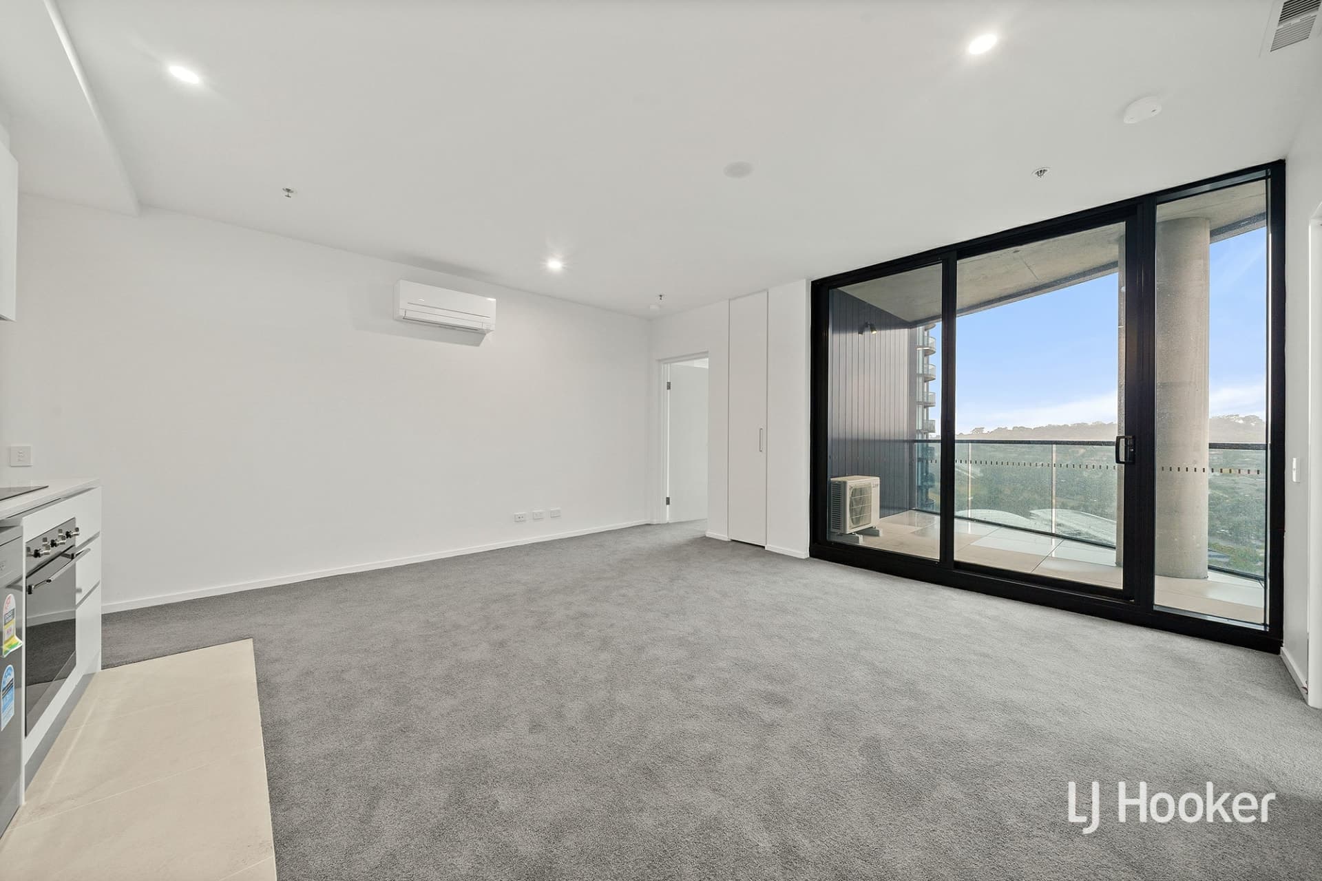 1612/3 Grazier Lane Belconnen ACT, Belconnen - Thumbnail 2