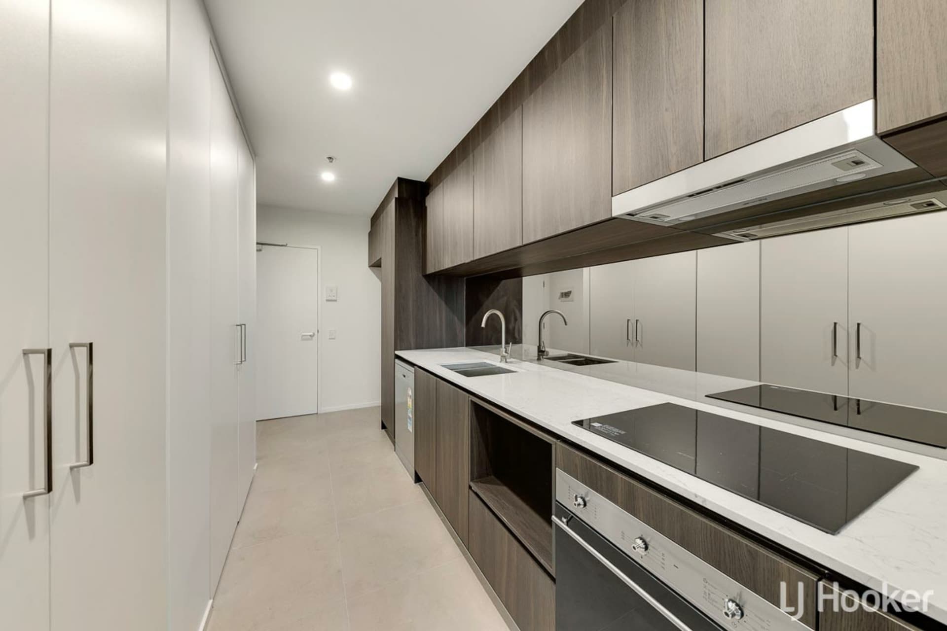 1111/3 Grazier Lane Belconnen ACT, Belconnen - Image 1