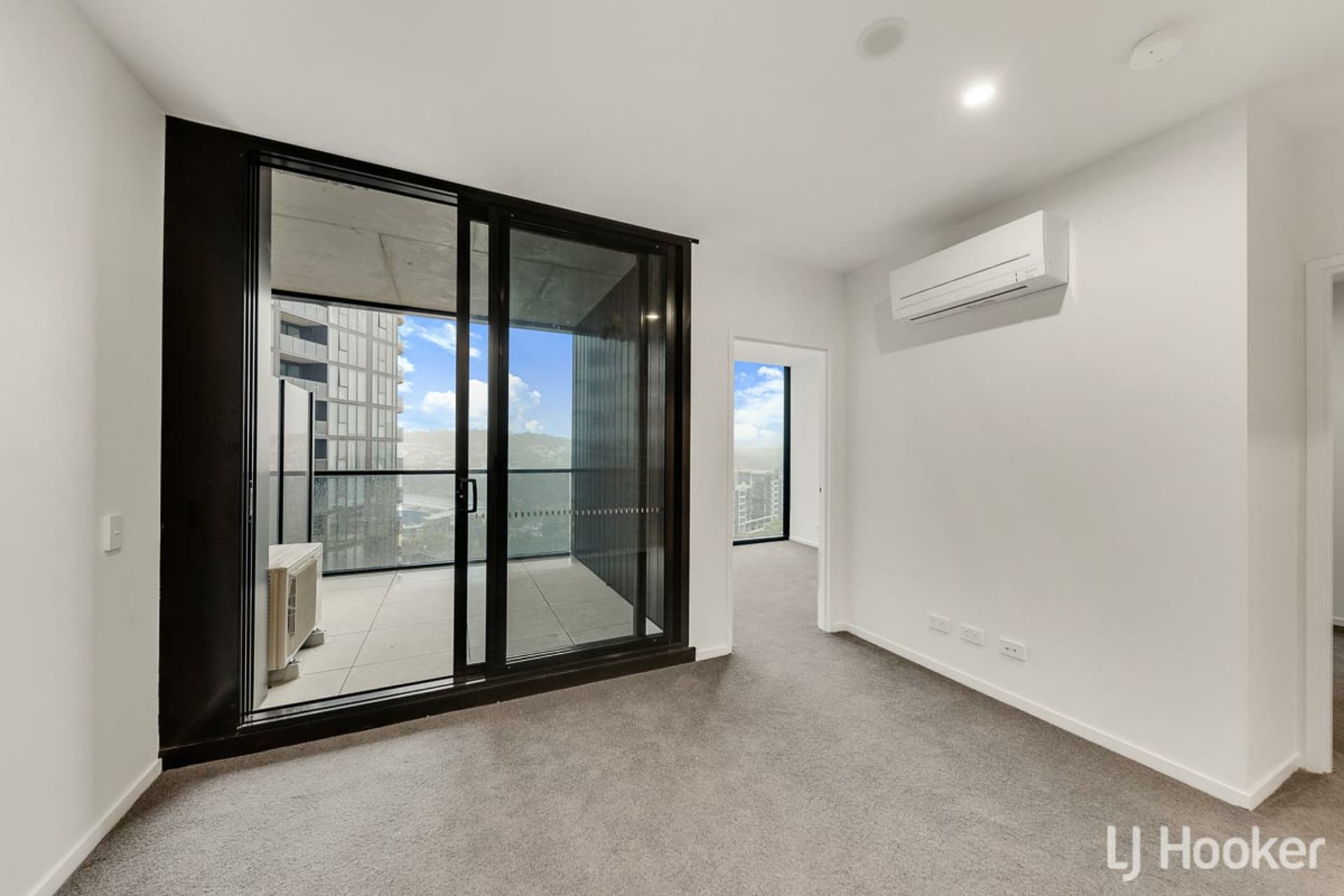 1111/3 Grazier Lane Belconnen ACT, Belconnen - Thumbnail 2