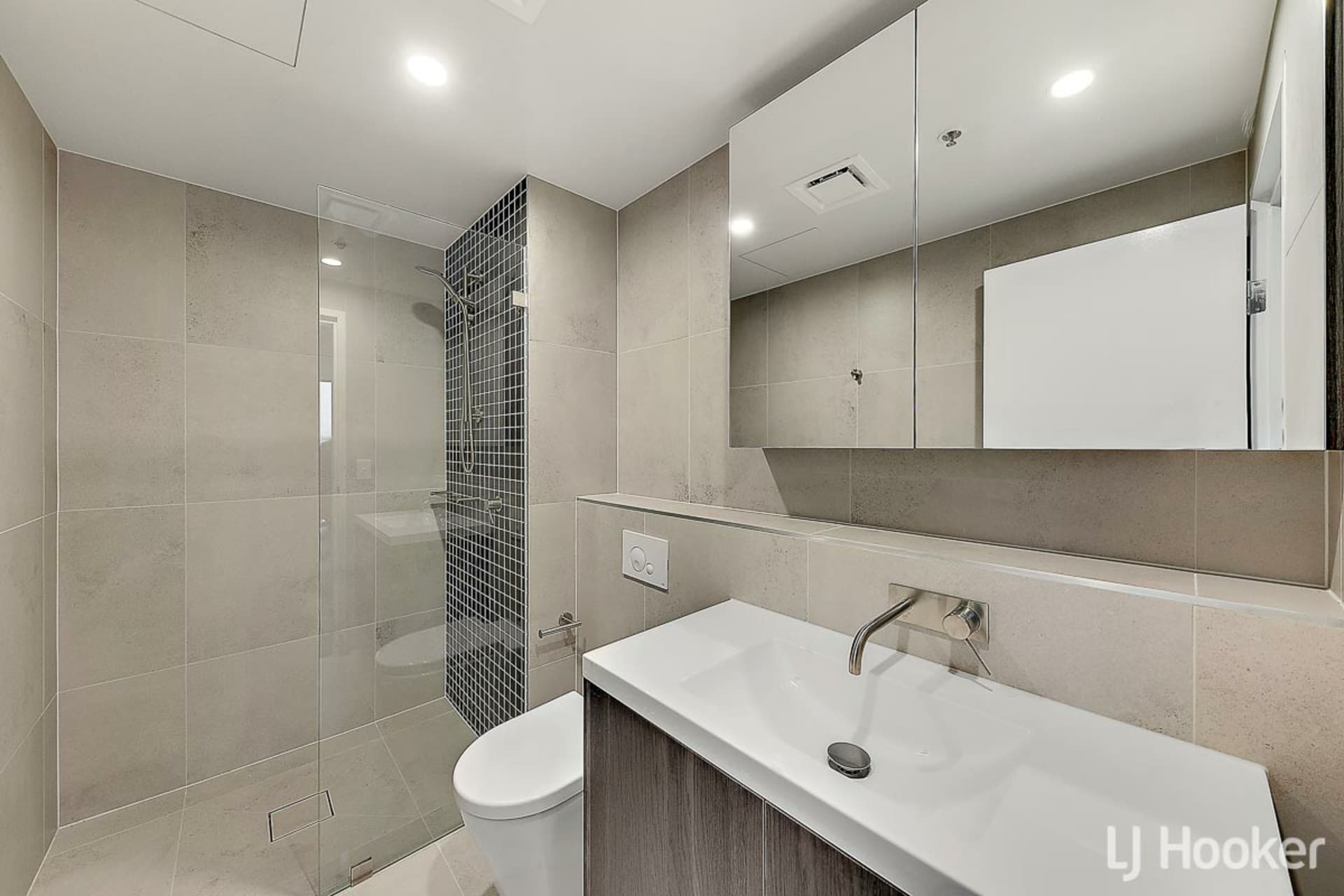 1111/3 Grazier Lane Belconnen ACT, Belconnen - Thumbnail 4