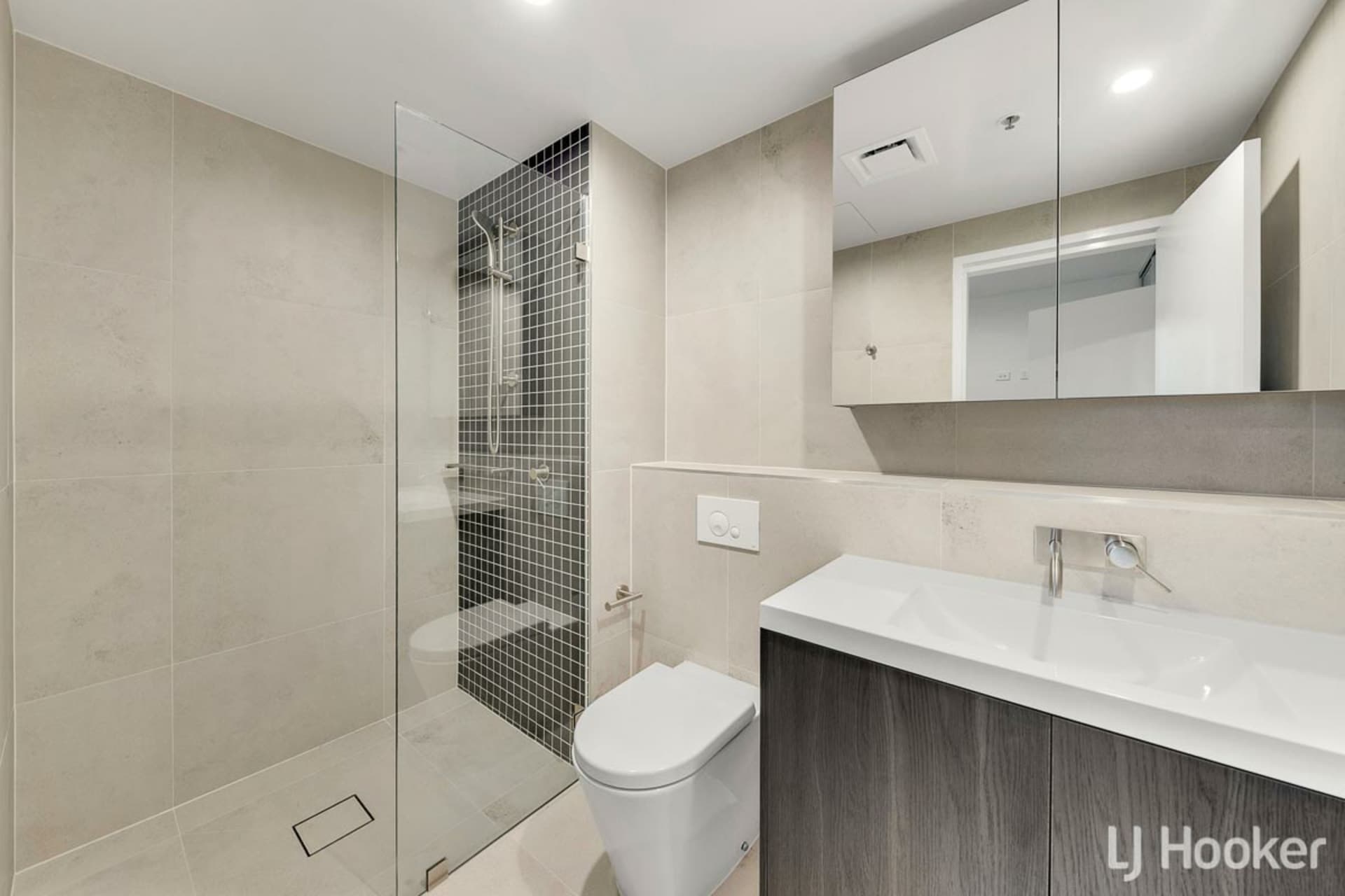 1111/3 Grazier Lane Belconnen ACT, Belconnen - Thumbnail 6