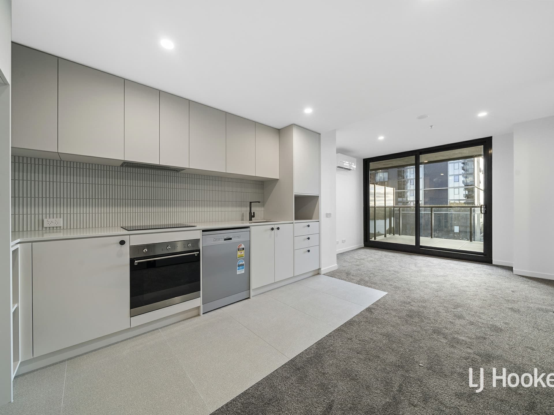 905/2 Grazier Lane Belconnen ACT, Belconnen - Thumbnail 2