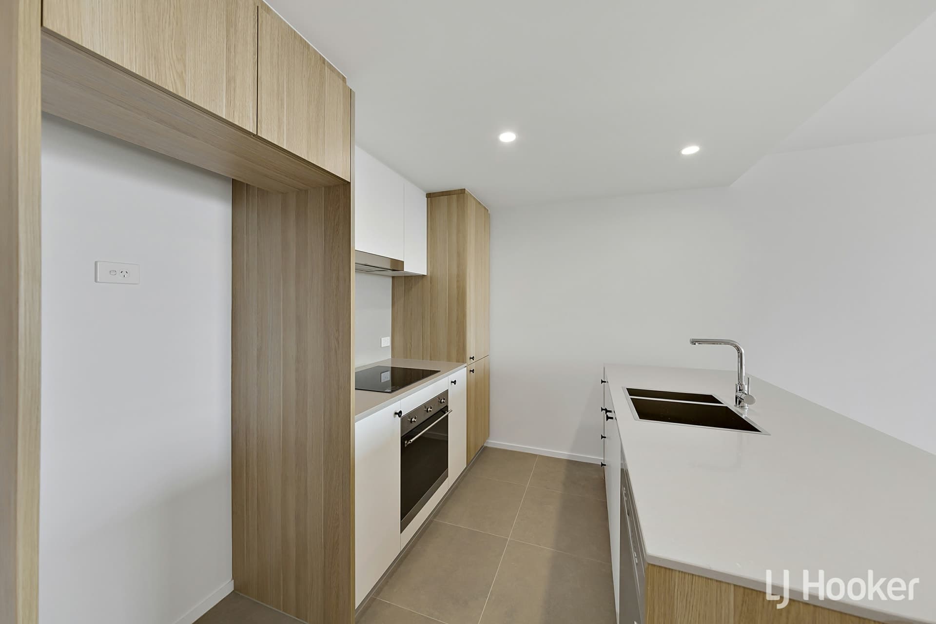 708/6 Grazier Lane Belconnen ACT, Belconnen - Thumbnail 3