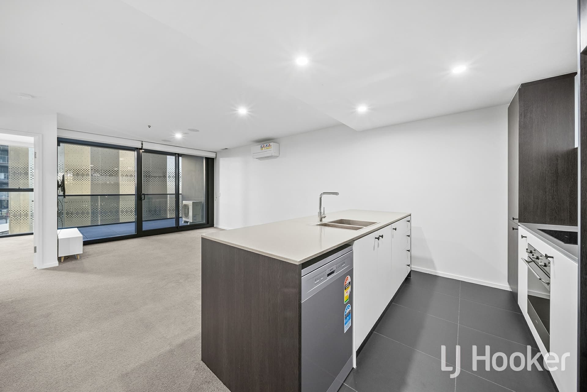 417/6 Grazier Lane Belconnen ACT, Belconnen - Thumbnail 2