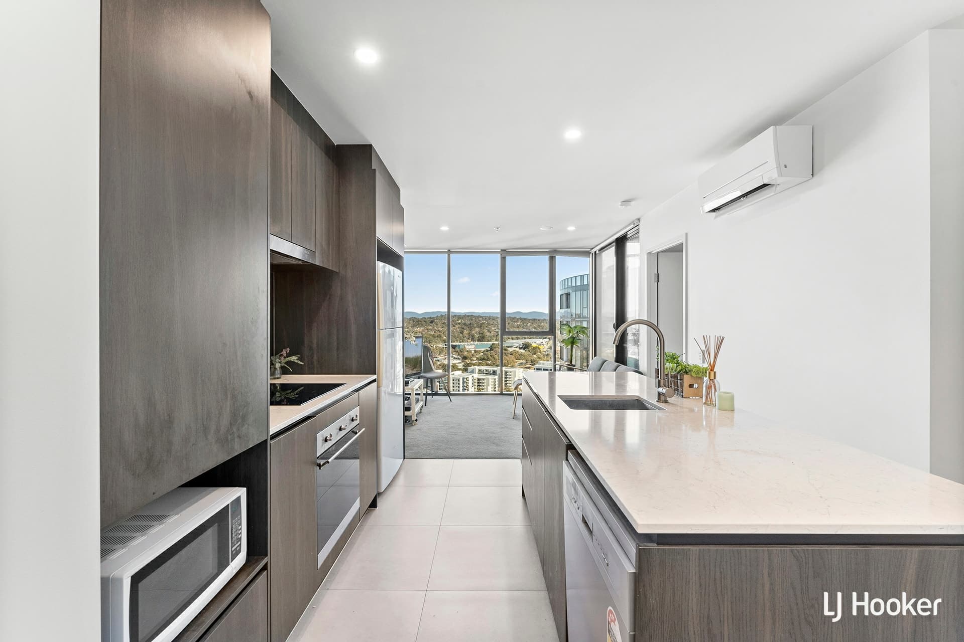 2212/1 Grazier Lane, Belconnen, Belconnen - Thumbnail 3