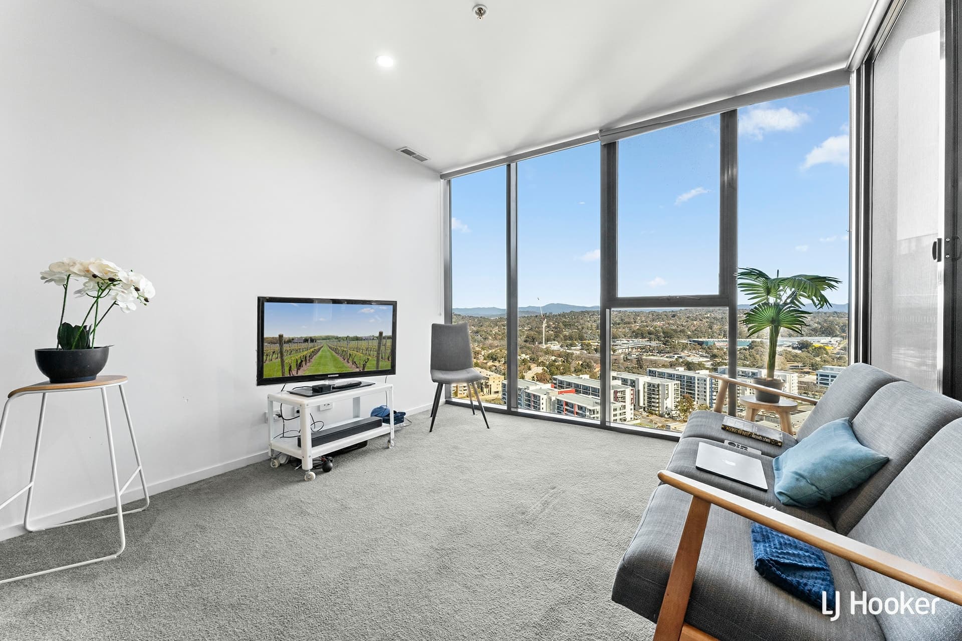 2212/1 Grazier Lane, Belconnen, Belconnen - Thumbnail 4