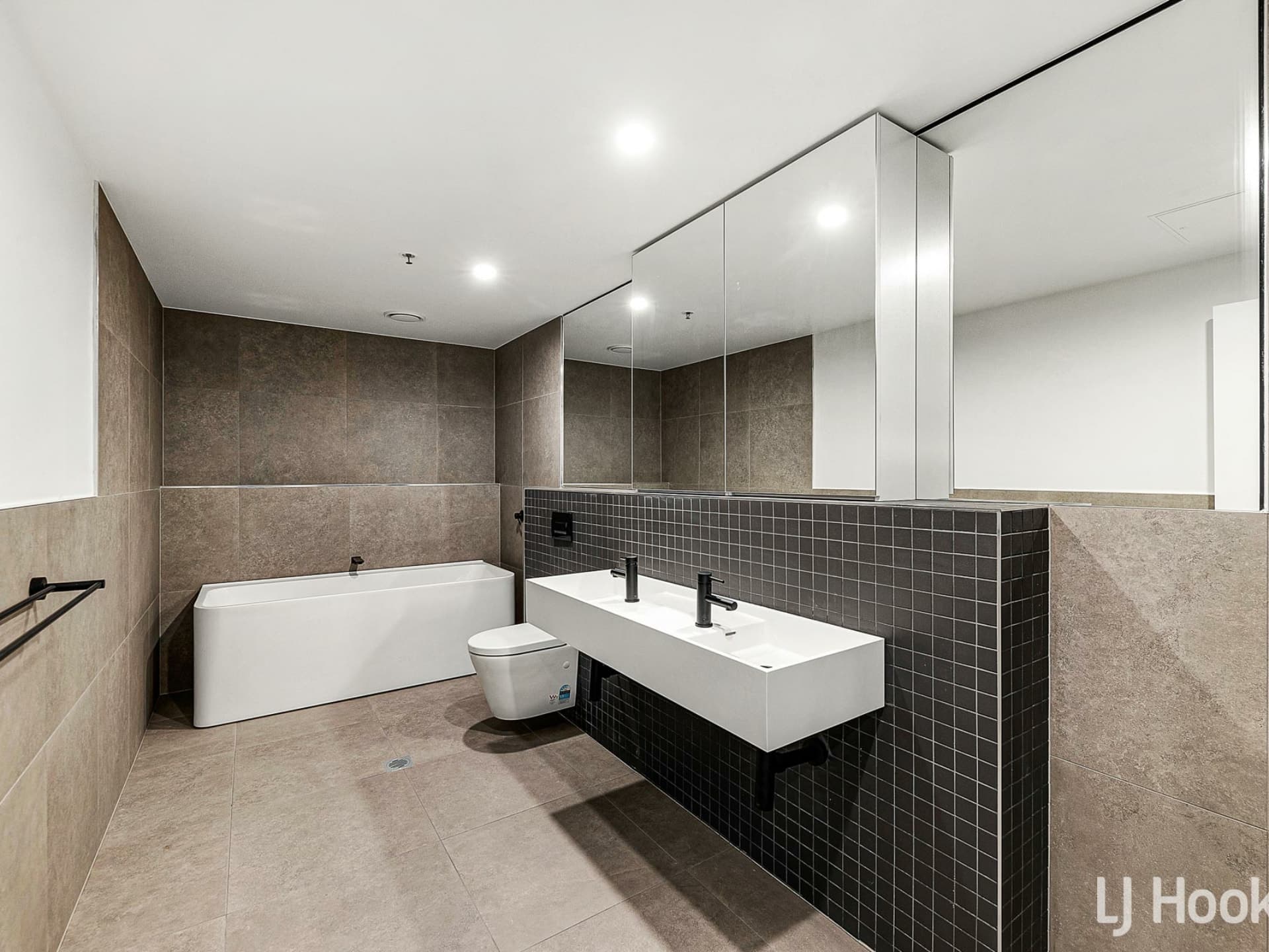 1406/4 Grazier Lane Belconnen ACT, Belconnen - Image 1