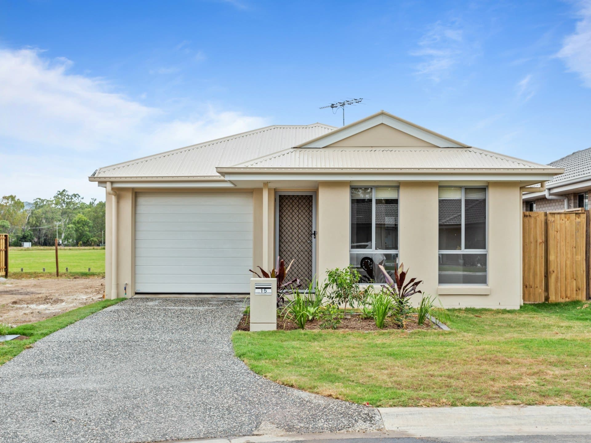 15 Windmill Place Belivah QLD, Belivah - Image 1