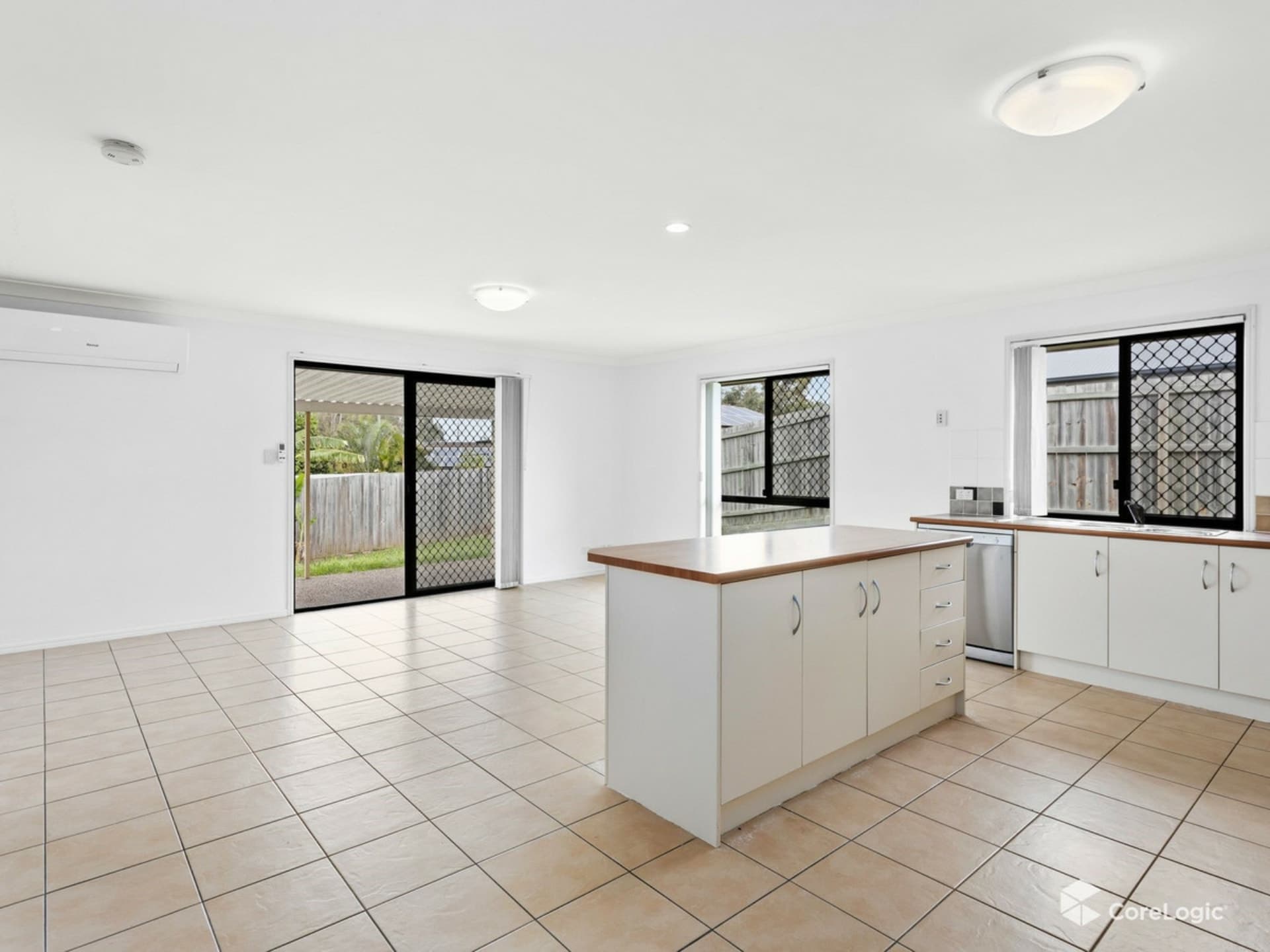 22 Somerwil Crescent Bellbird Park QLD, Bellbird Park - Thumbnail 2