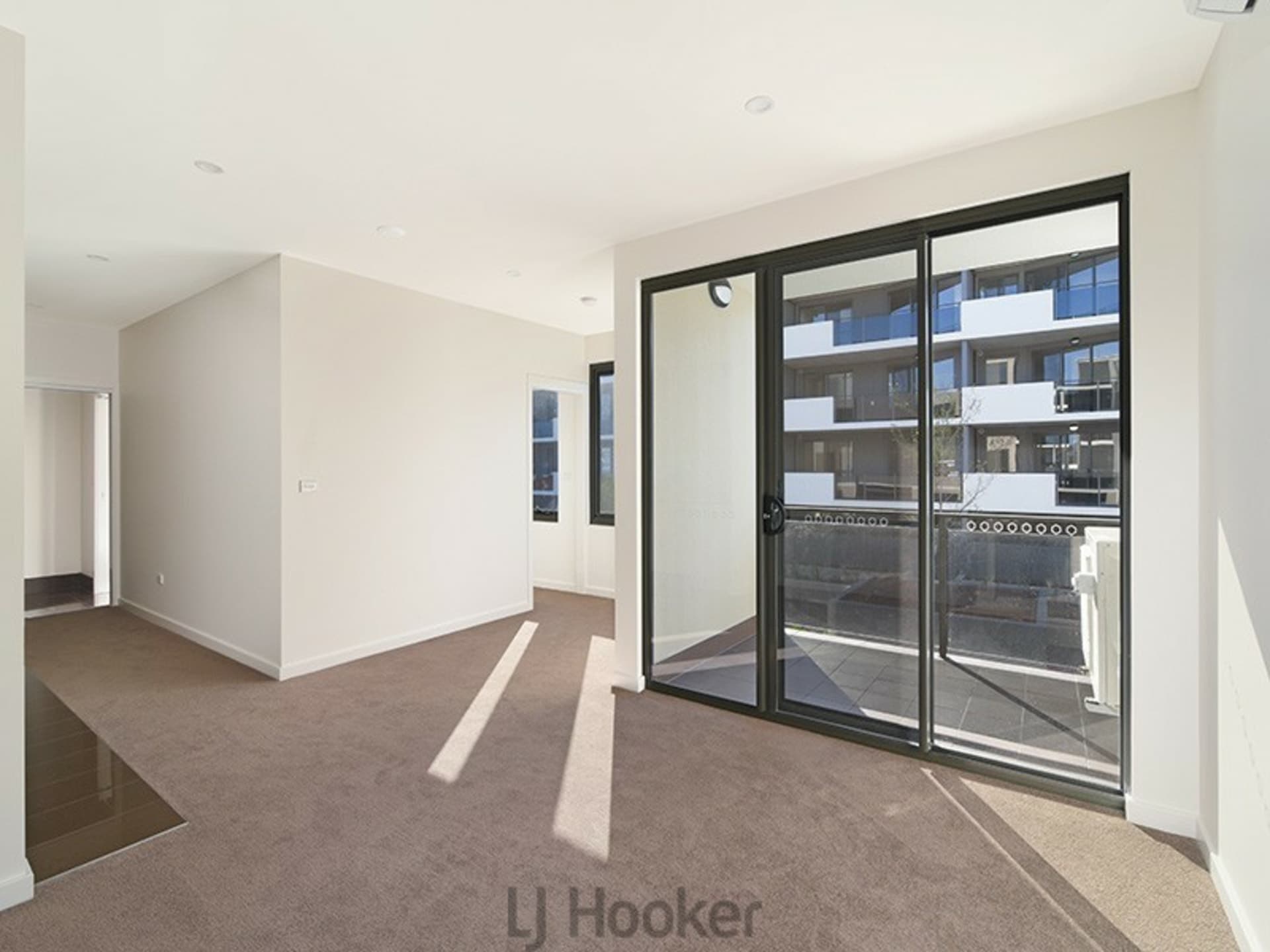 208/571 Pacific Highway Belmont NSW, Belmont - Thumbnail 3