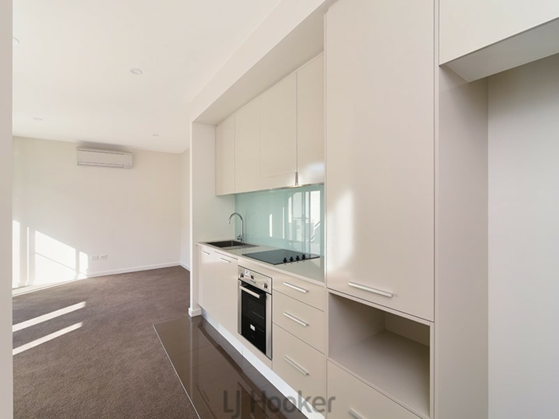 208/571 Pacific Highway Belmont NSW, Belmont - Thumbnail 4