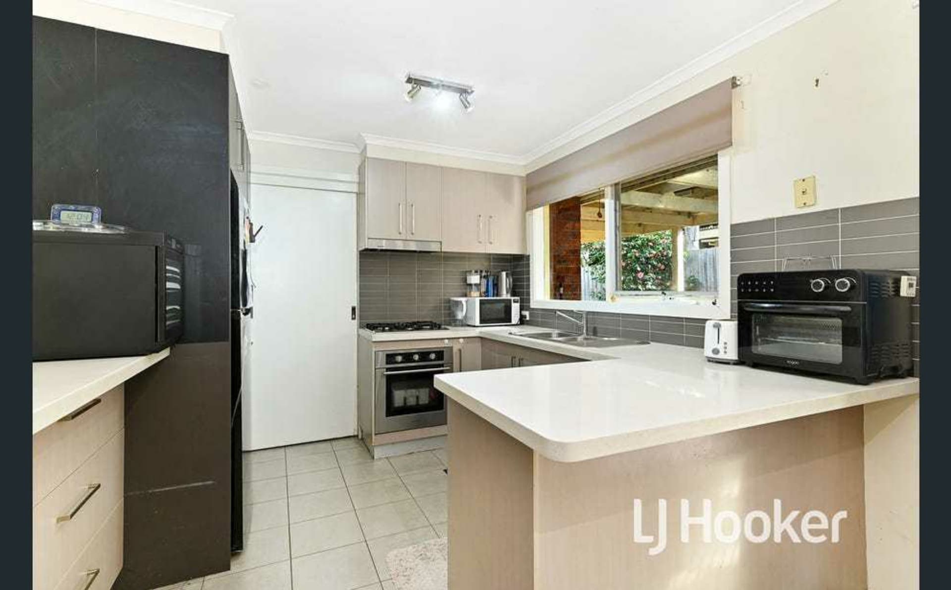 56 Collins Crescent Berwick VIC, Berwick - Thumbnail 4