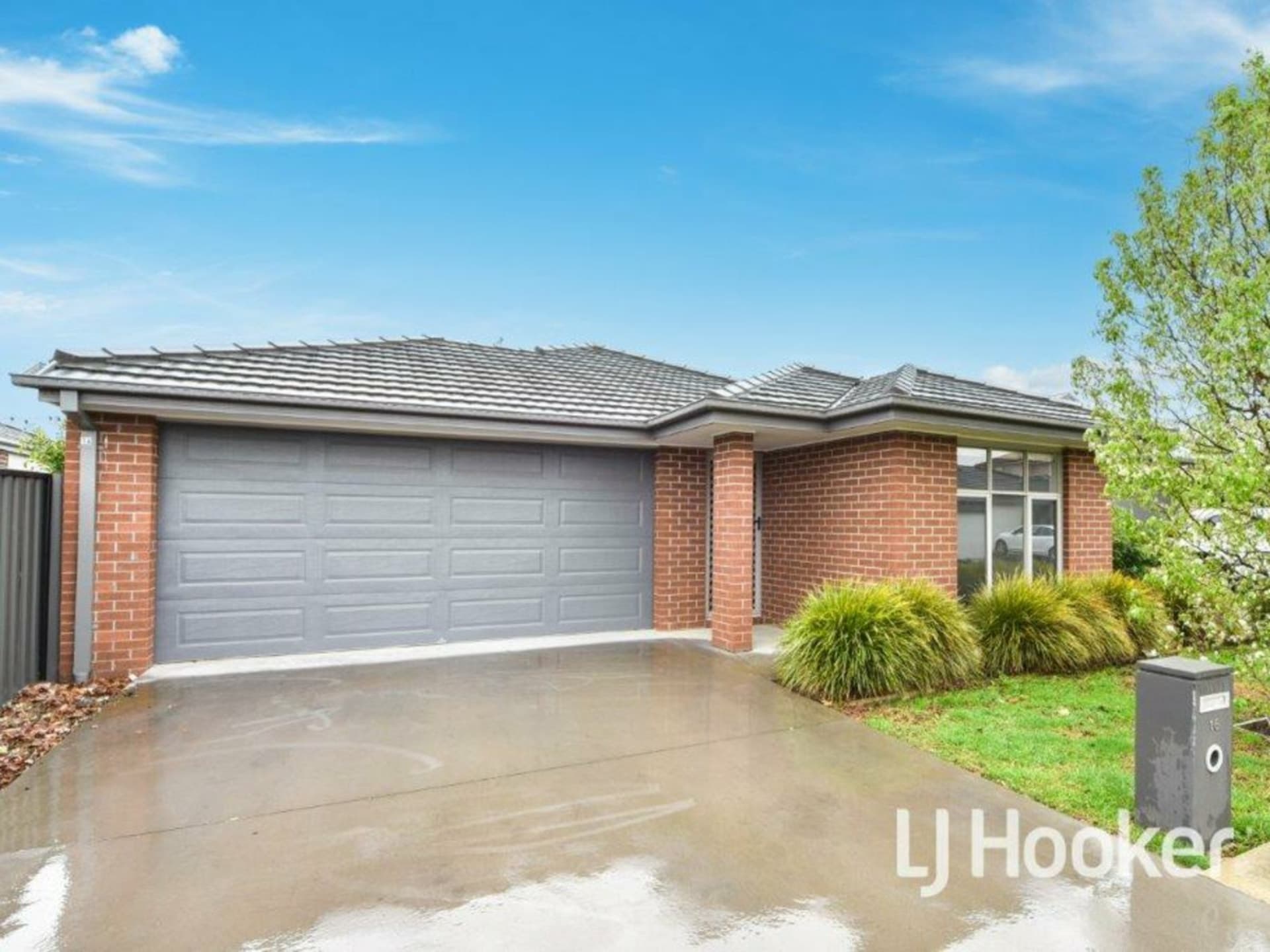 16 Hillsborough Crescent Berwick VIC, Berwick - Image 1