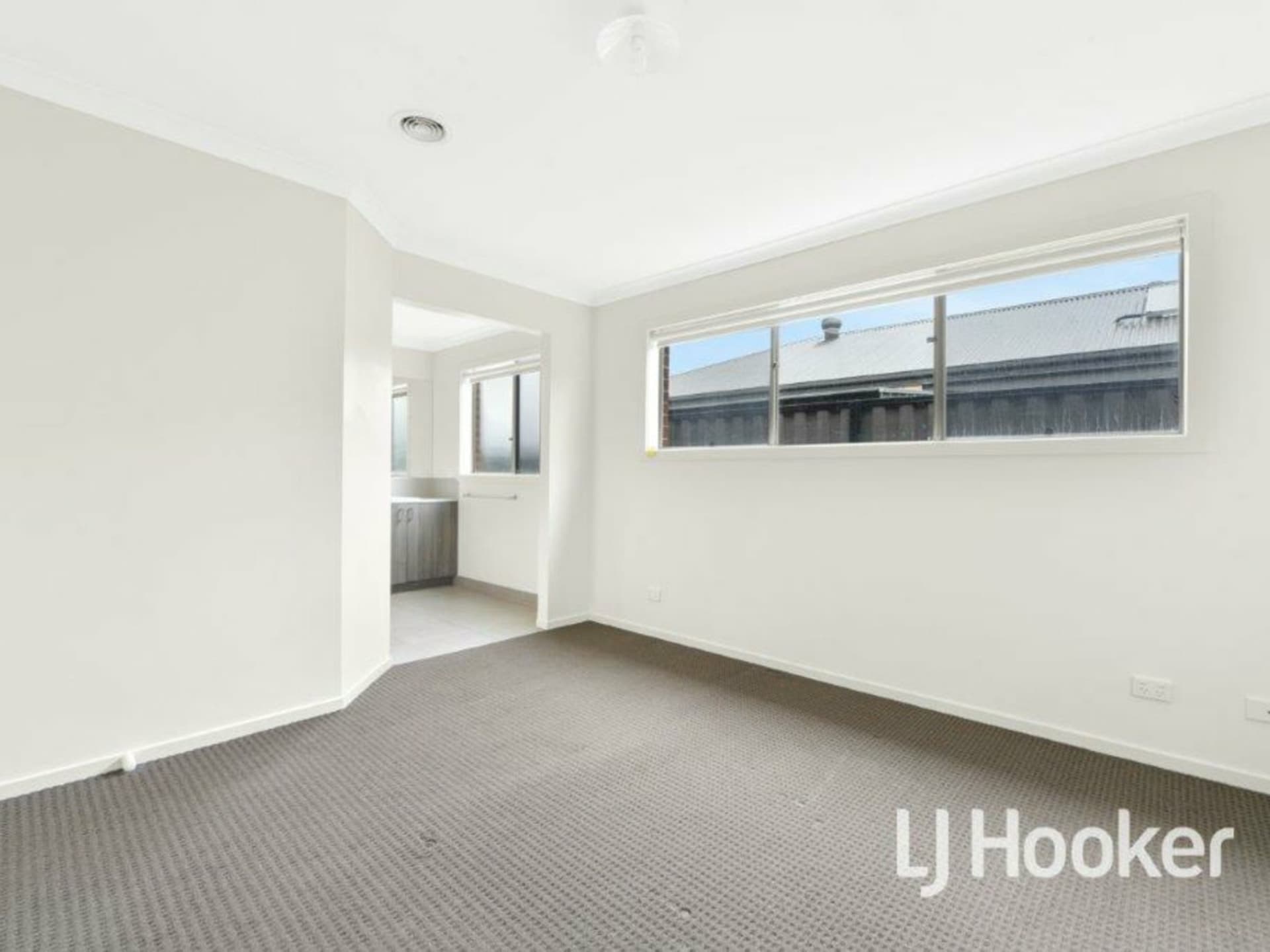16 Hillsborough Crescent Berwick VIC, Berwick - Thumbnail 5
