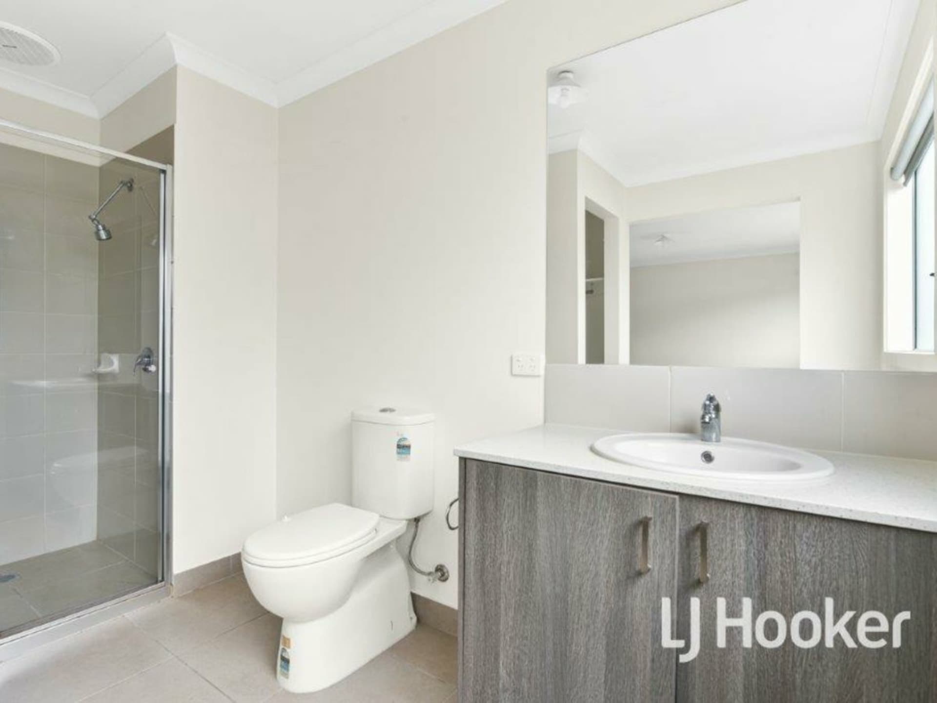 16 Hillsborough Crescent Berwick VIC, Berwick - Thumbnail 6