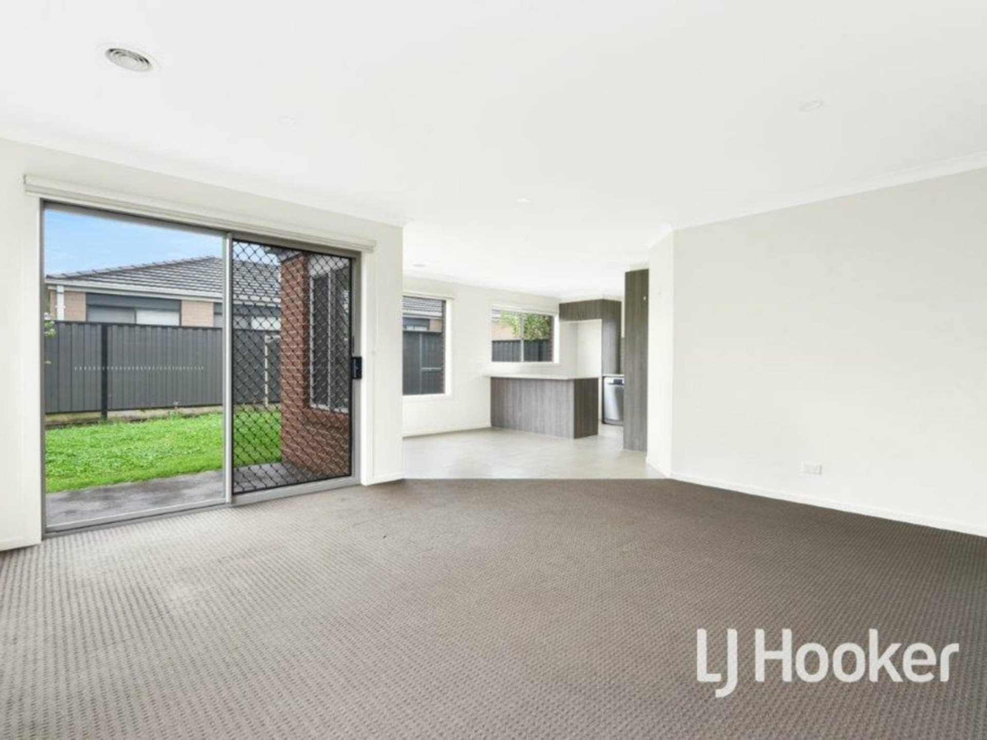 16 Hillsborough Crescent Berwick VIC, Berwick - Thumbnail 7
