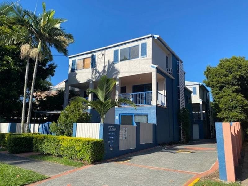 4/12 Brighton Street Biggera Waters QLD, Biggera Waters - Image 1