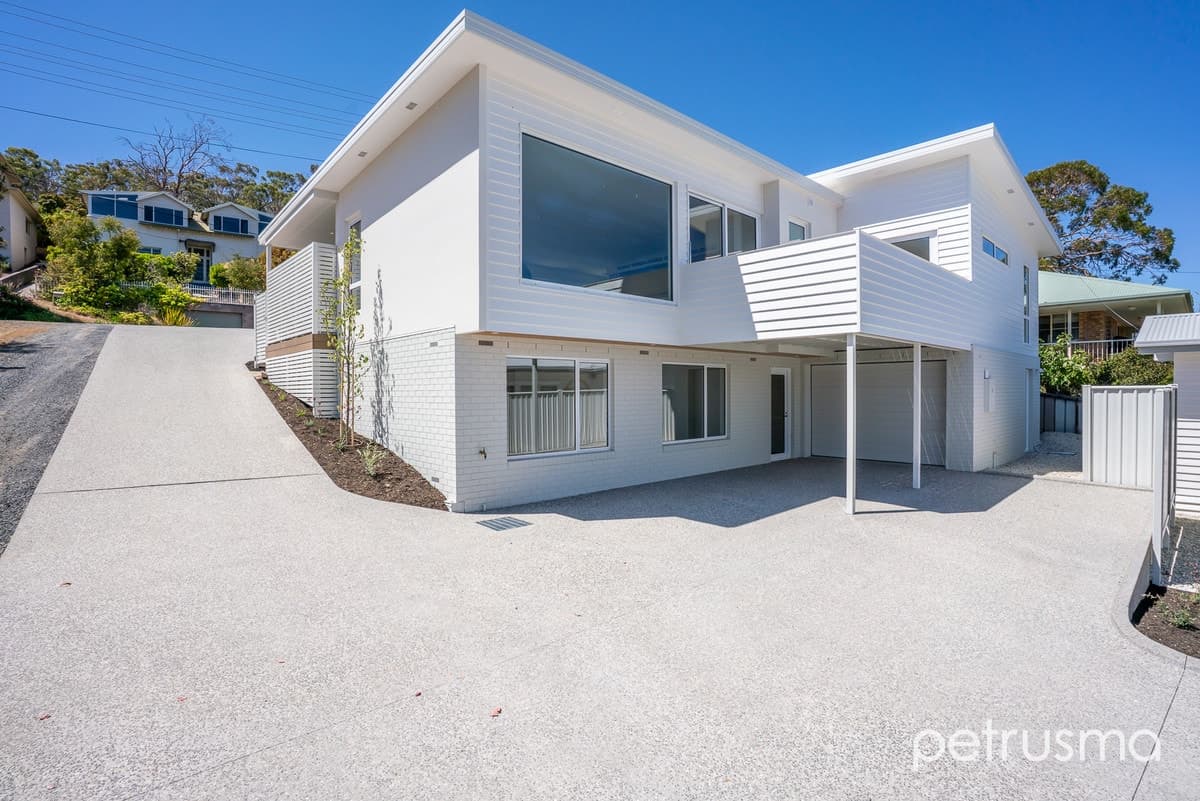 1 / 107 Derwent Avenue Lindisfarne TAS 7015, Lindisfarne - Image 1