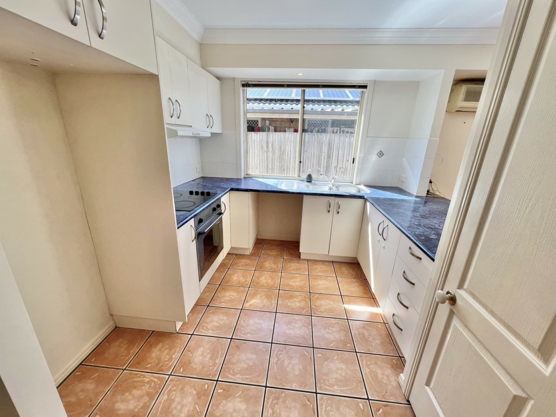 1/41 Wren Court Birkdale QLD, Birkdale - Thumbnail 2