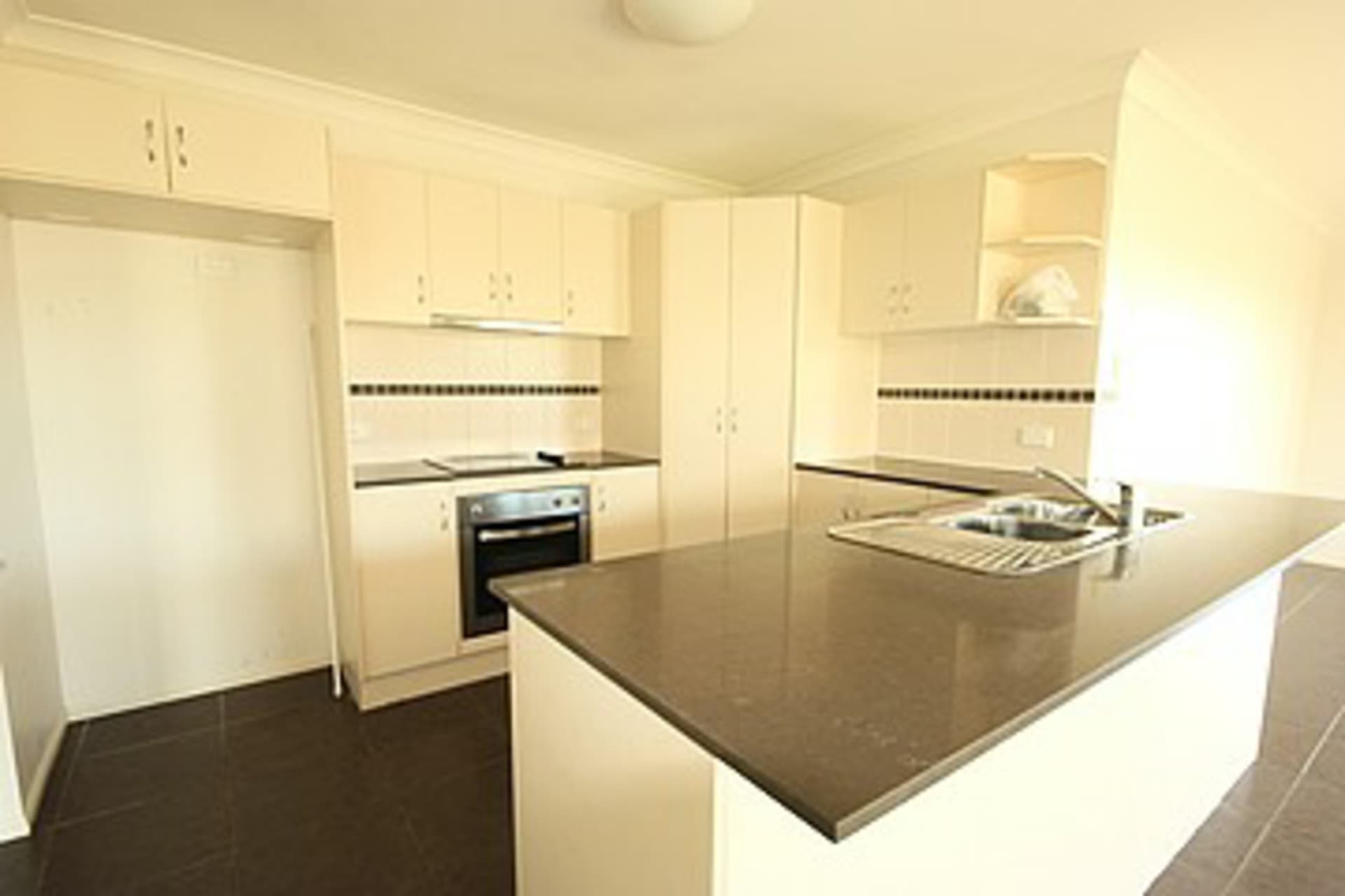 24 Whitehaven Drive Blacks Beach QLD, Blacks Beach - Thumbnail 2