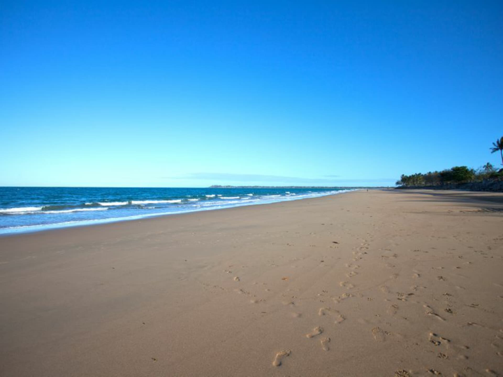 5 Burleigh Court Blacks Beach QLD, Blacks Beach - Image 1