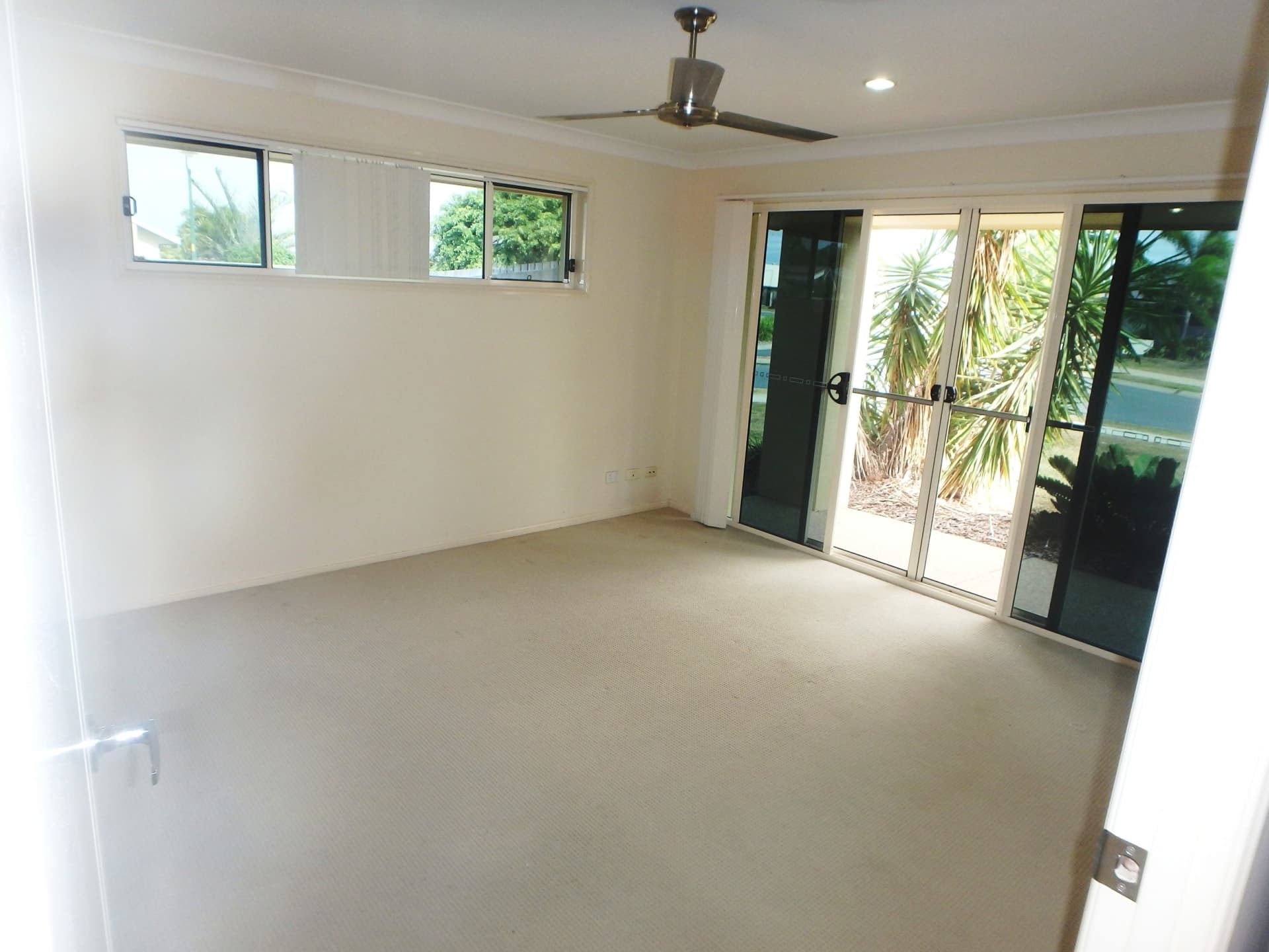 5 Whitehaven Drive Blacks Beach QLD, Blacks Beach - Thumbnail 4