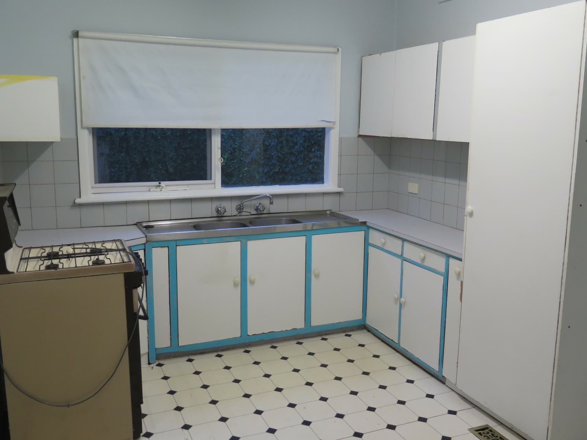 27 Royalden Close Boronia VIC, Boronia - Thumbnail 2