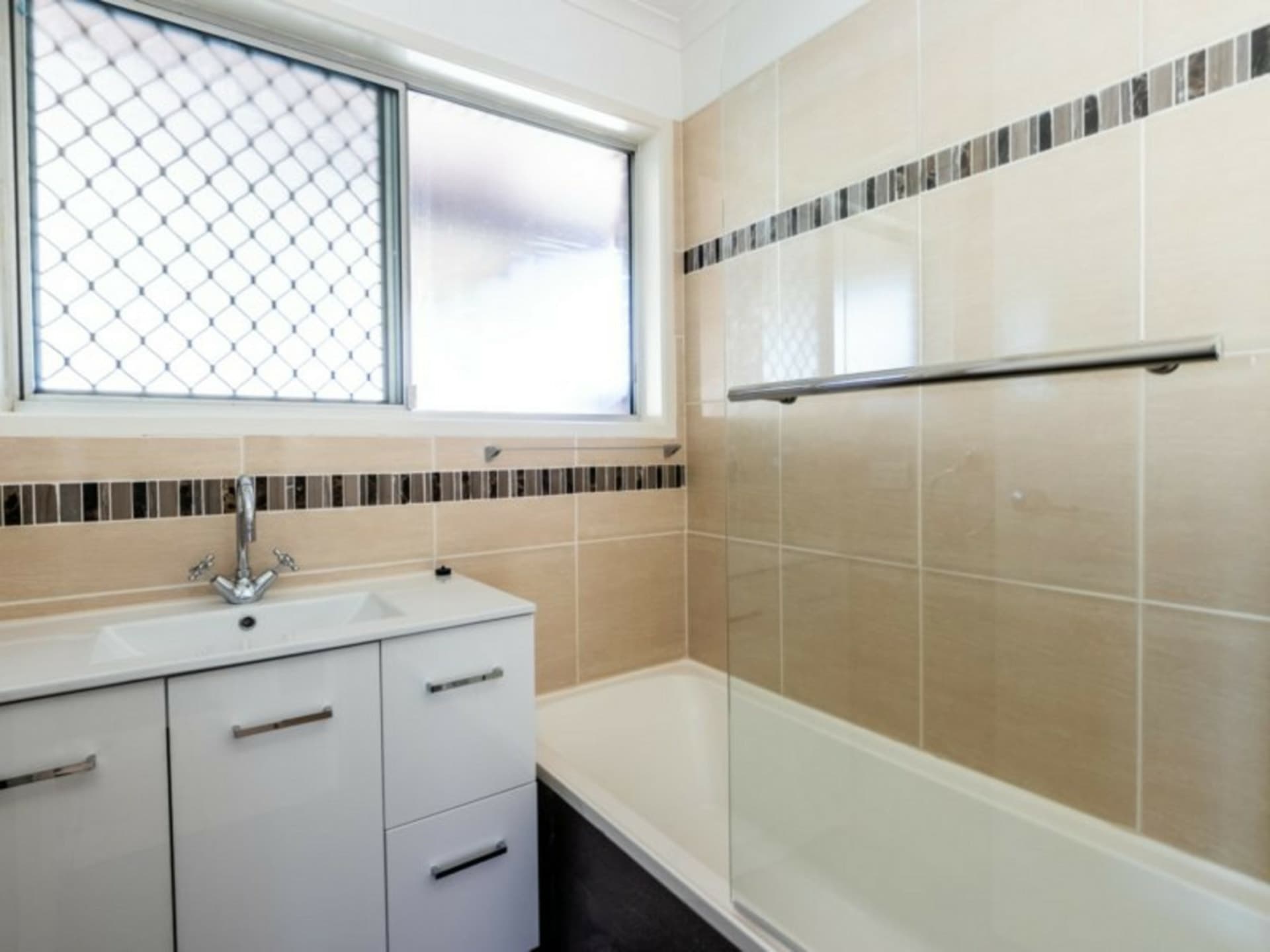 70 Greenore Street Bracken Ridge QLD, Bracken Ridge - Thumbnail 3