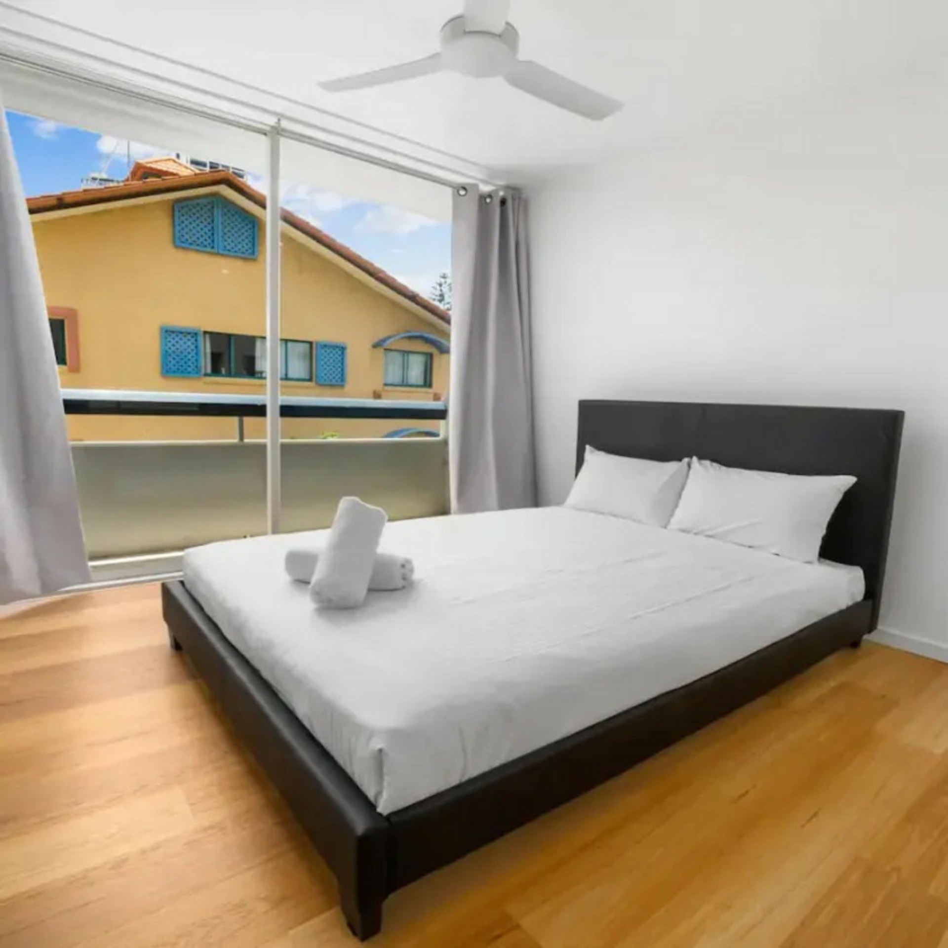 301/2 Queensland Avenue Broadbeach QLD, Broadbeach - Thumbnail 4