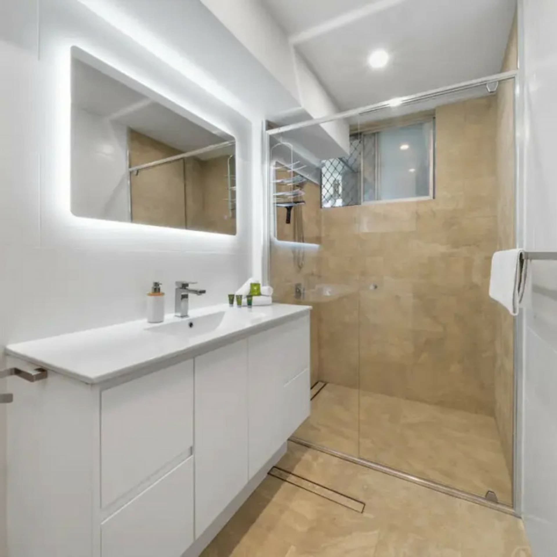 301/2 Queensland Avenue Broadbeach QLD, Broadbeach - Thumbnail 5