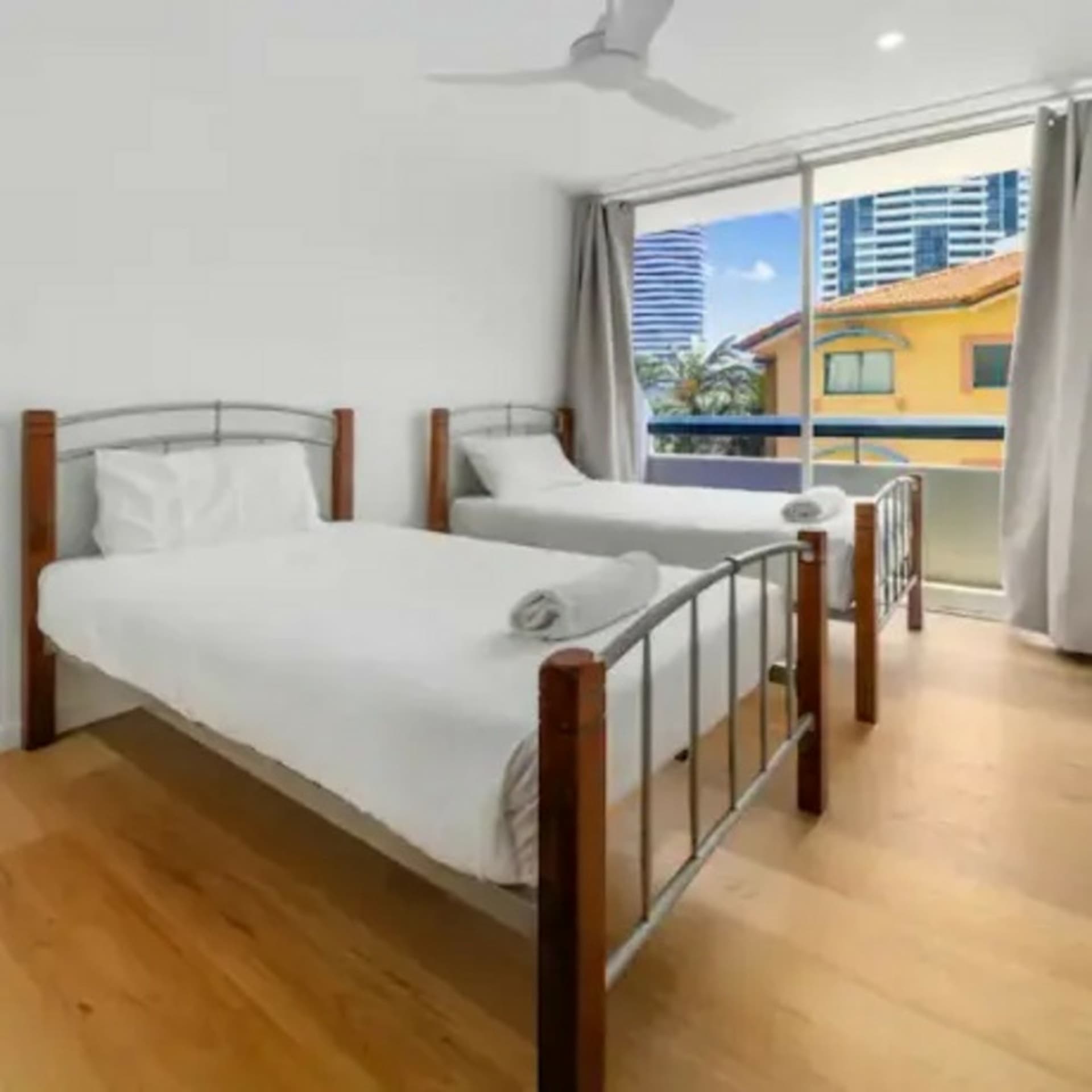 301/2 Queensland Avenue Broadbeach QLD, Broadbeach - Thumbnail 7