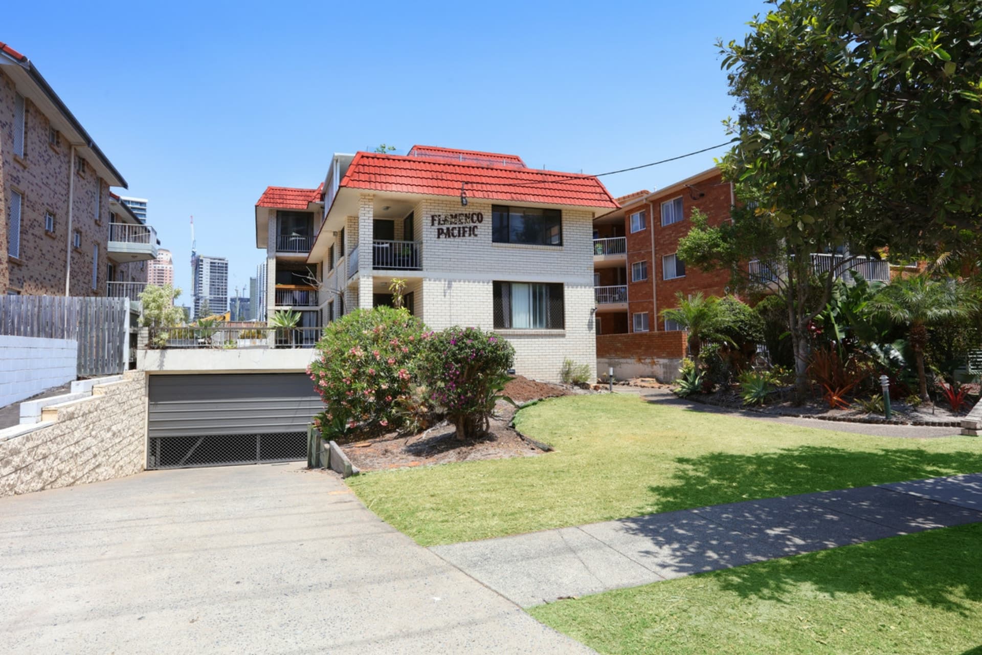 2/12 Second Avenue Broadbeach QLD, Broadbeach - Thumbnail 2