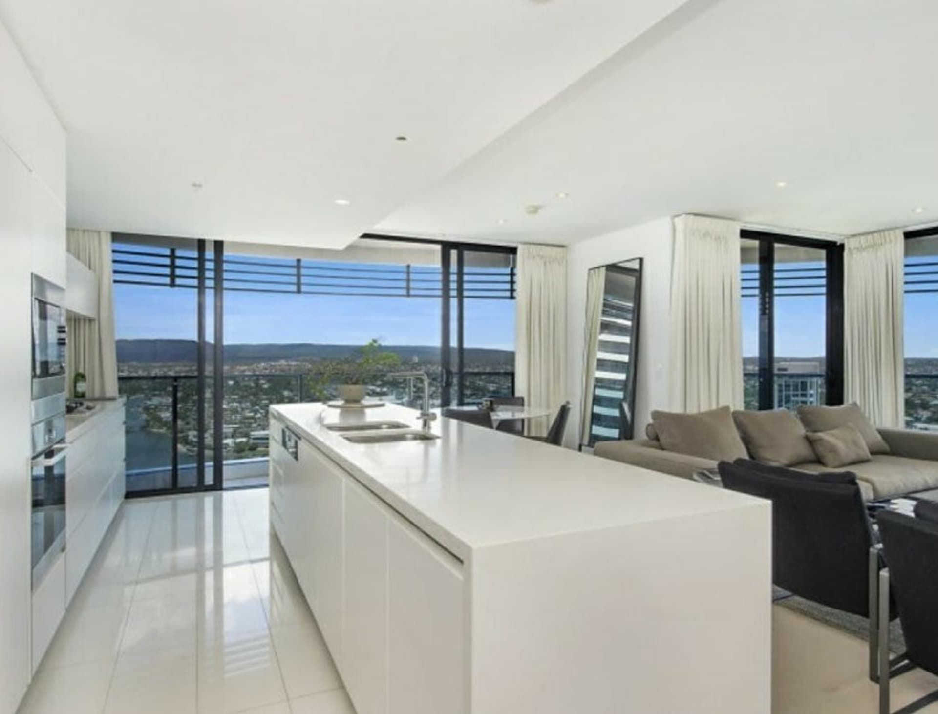 3001/1 Oracle Boulevard Broadbeach QLD, Broadbeach - Image 1