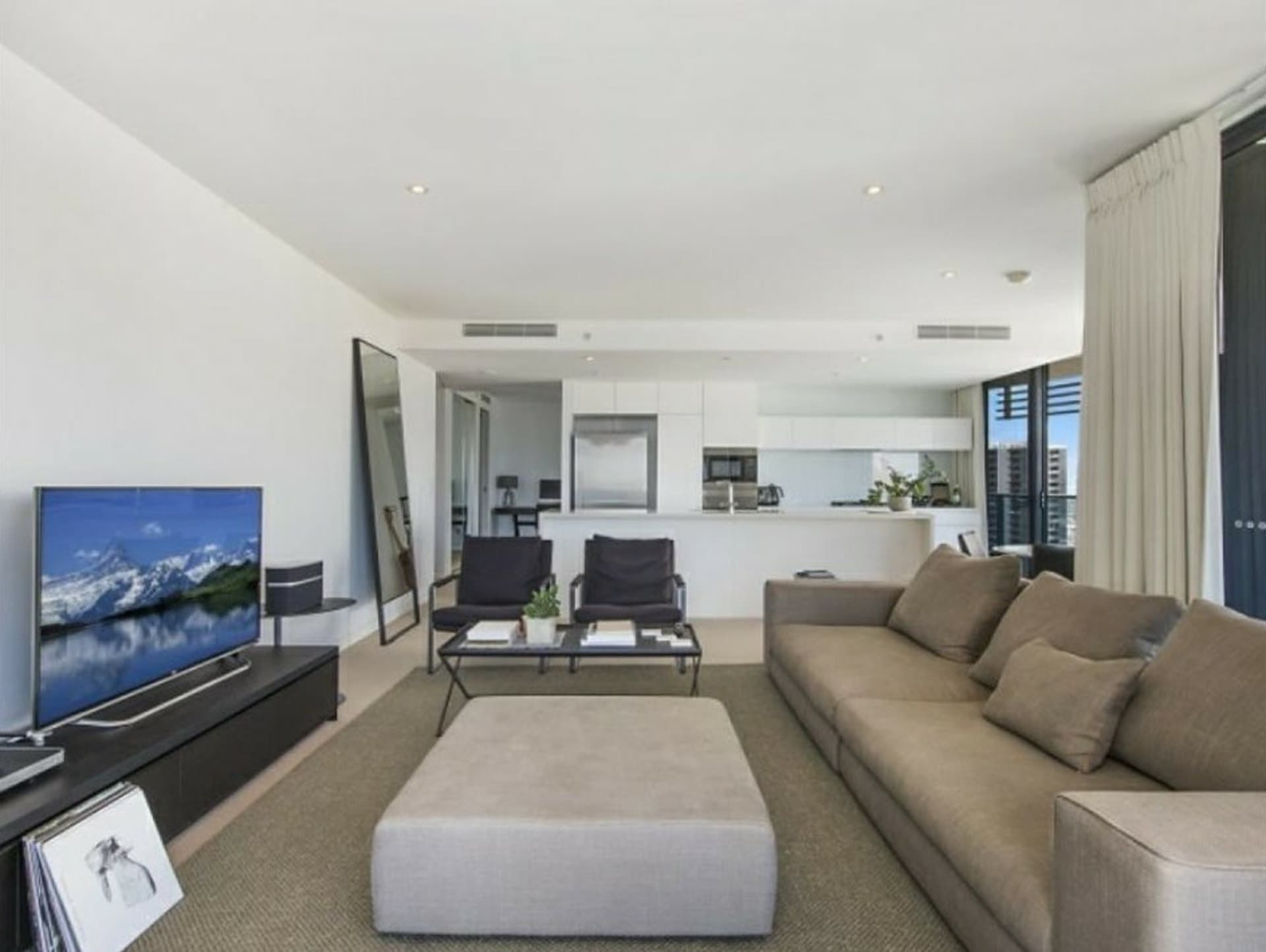 3001/1 Oracle Boulevard Broadbeach QLD, Broadbeach - Thumbnail 3