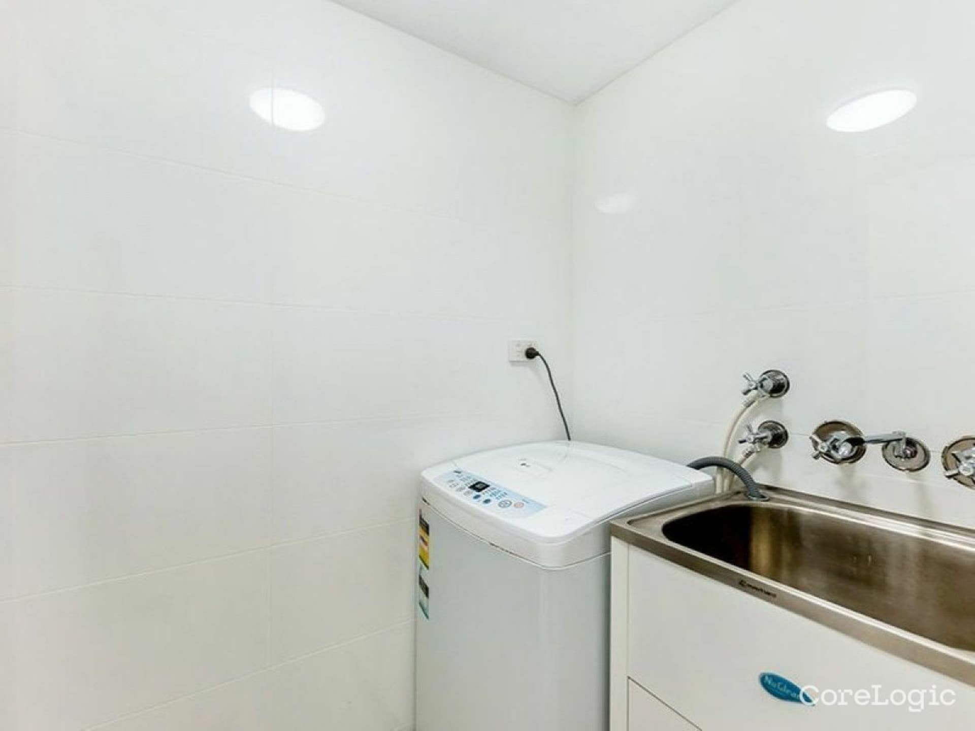 6/7 Federation Avenue Broadbeach QLD, Broadbeach - Image 1